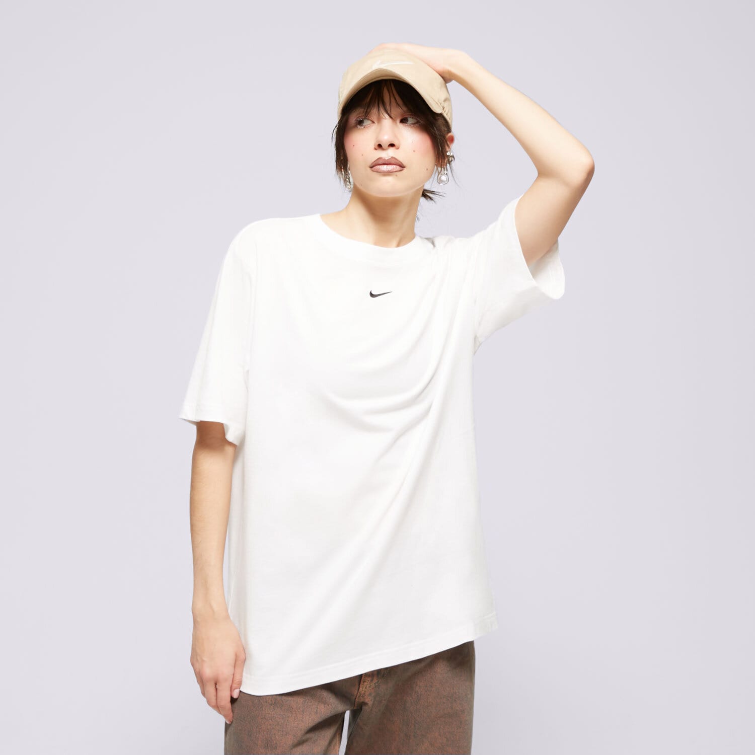 dámské tričko NIKE TRIČKO W NSW TEE ESSNTL LBR FD4149-100 BÍLÁ