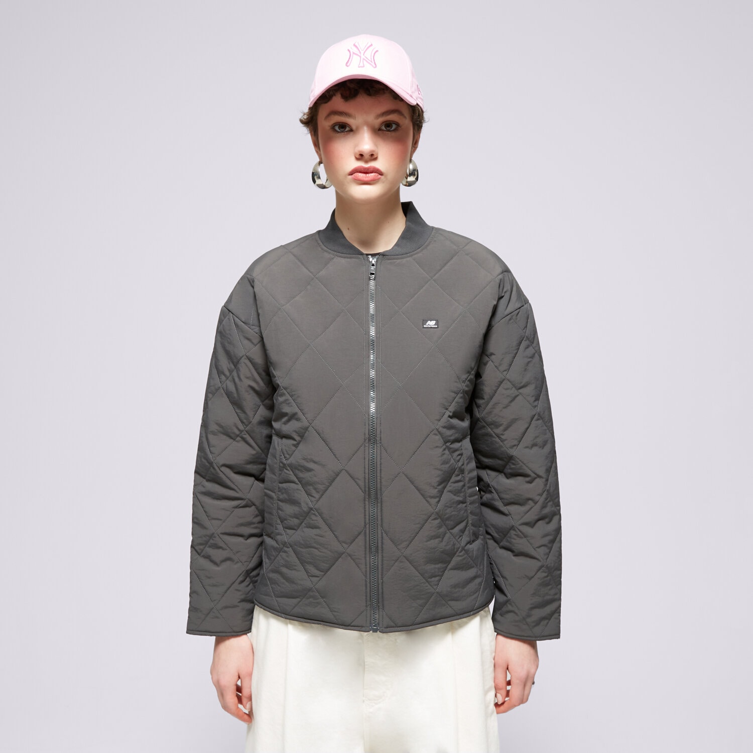Přechodná bunda dámská (podzimní, jarní) NEW BALANCE BUNDA BUNDA ATHLETICS FASHION INSULATED ACK WJ33504ACK KHAKI