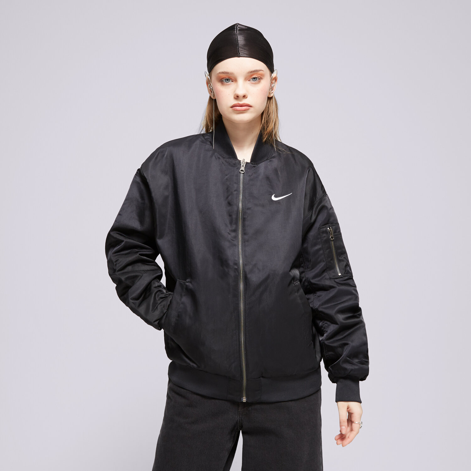 Přechodná bunda dámská (podzimní, jarní) NIKE BUNDA W NSW NIKE VRSTY BMBR JKT DV7876-010 ČERNÁ