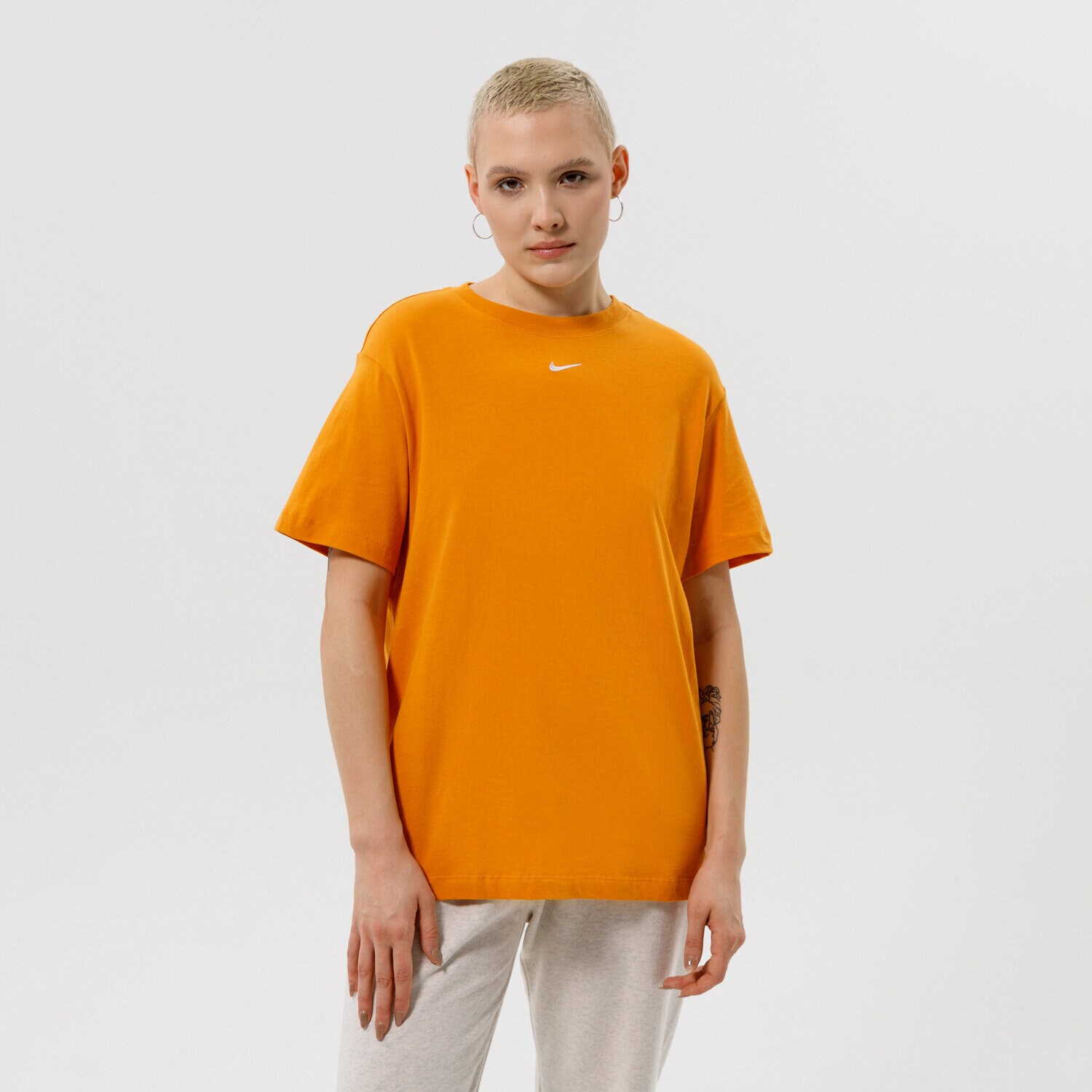dámské tričko NIKE TRIČKO SPORTSWEAR ESSENTIAL OVERSIZED DN5697-738 hořčicová