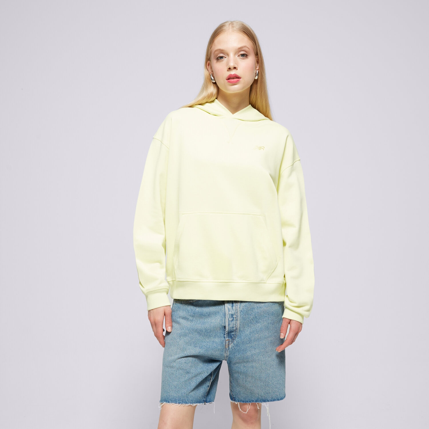 dámská mikina NEW BALANCE MIKINA S KAPUCÍ NB ATHLETICS FT WT41537LLT ŽLUTÁ