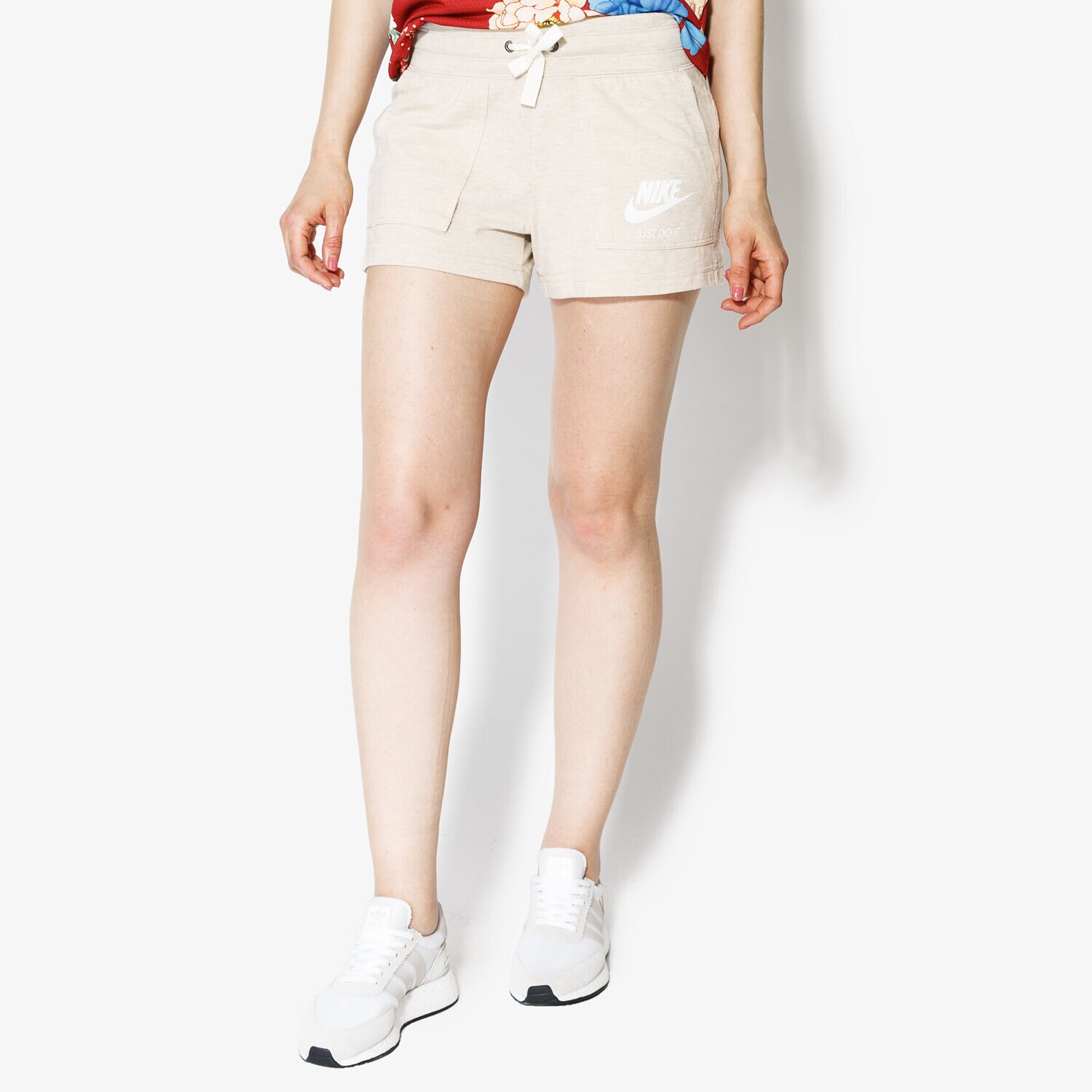 dámské kraťasy NIKE W NSW GYM VNTG SHORT 883733140 BÉŽOVÁ