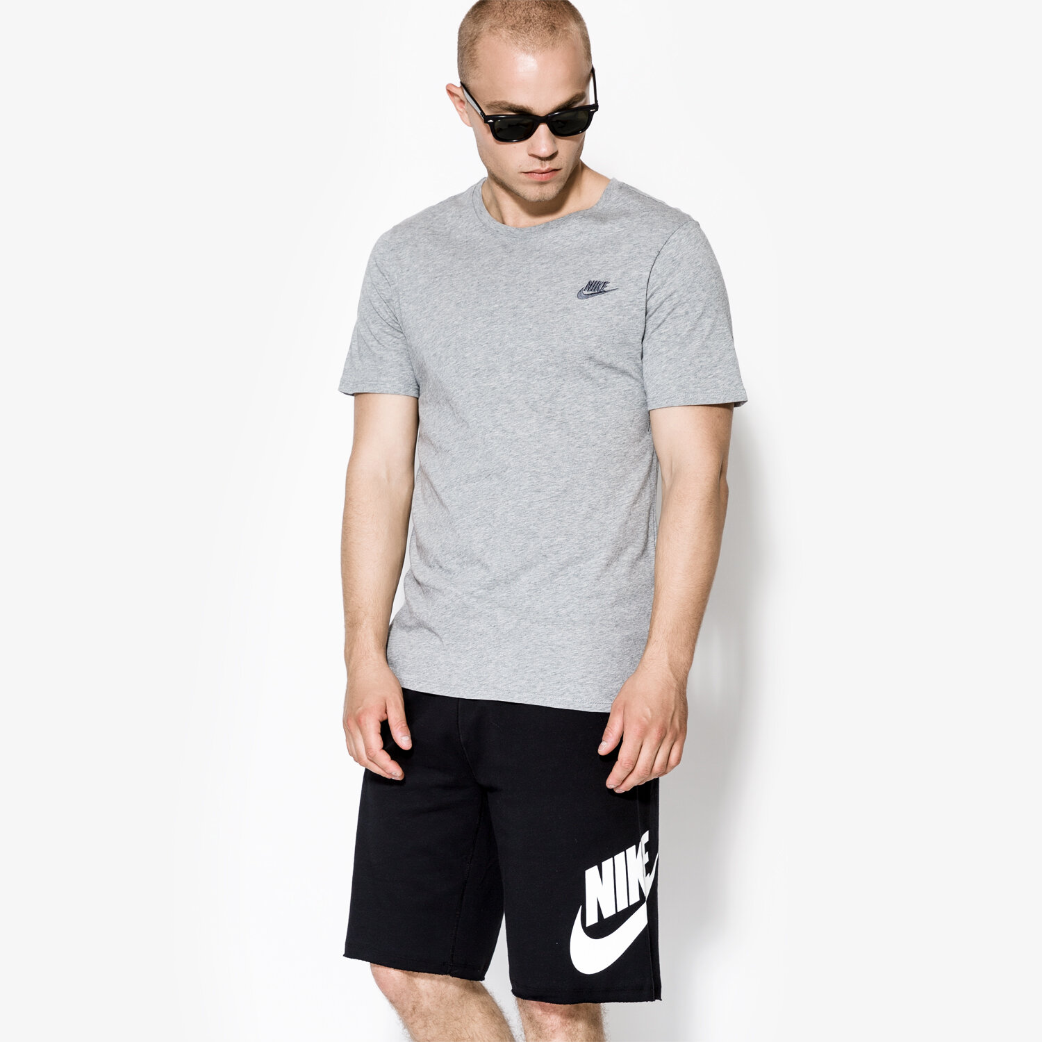 pánské tričko NIKE TRIČKO SS M NSW TEE. CLUB EMBRD FTRA 827021063 ŠEDÁ