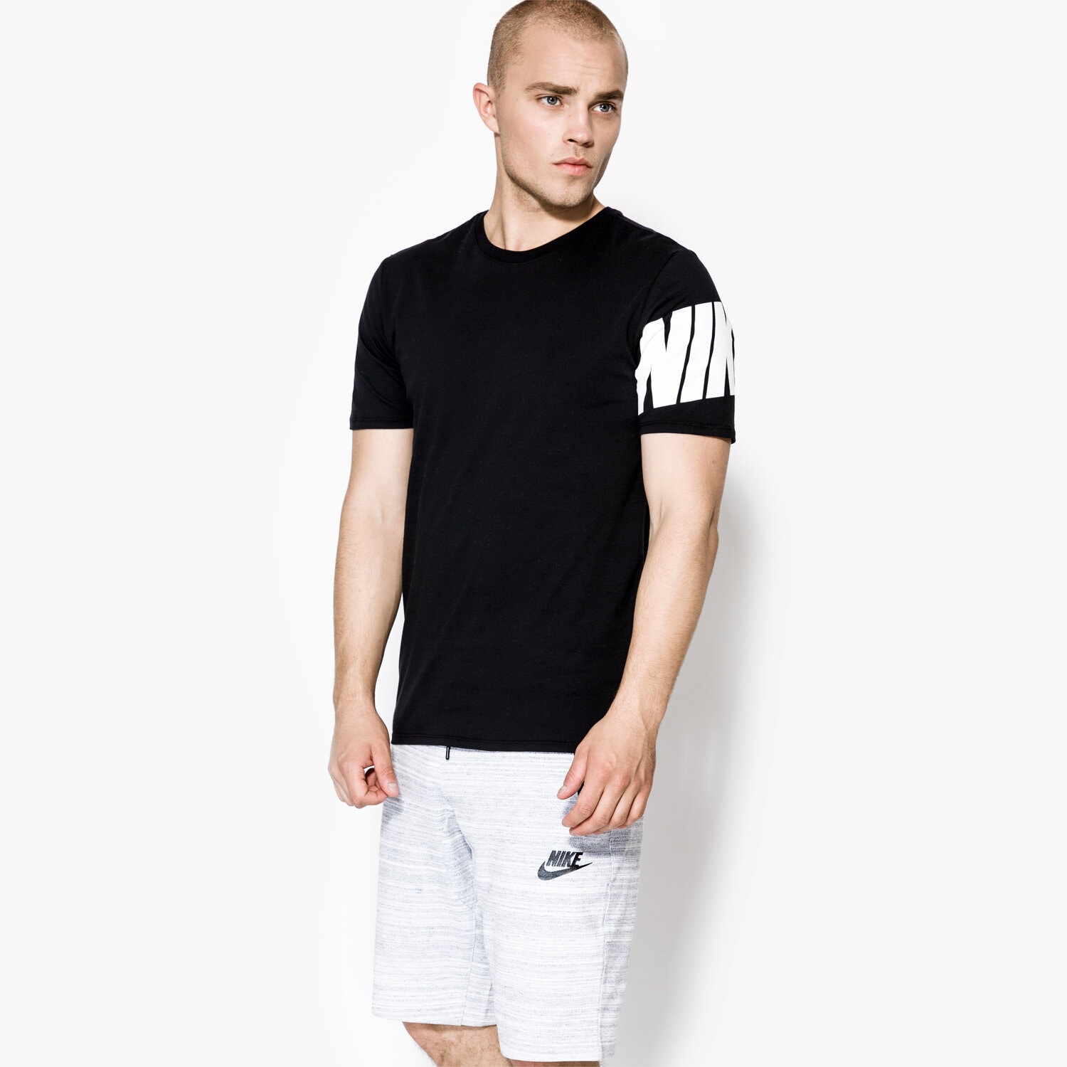 pánské tričko NIKE TRIČKO SS TEE HYBRID NK BLK SLV 847605010 ČERNÁ