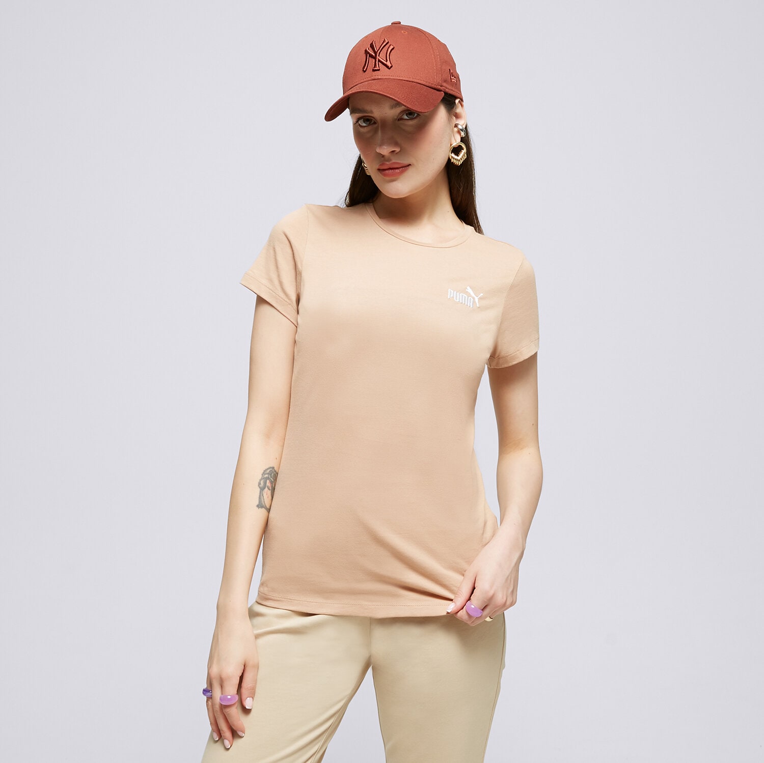 dámské tričko PUMA TRIČKO ESS+ EMBROIDERY 848331 89 BÉŽOVÁ