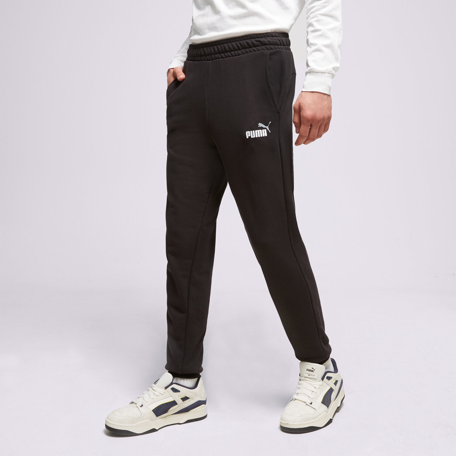 pánské kalhoty PUMA KALHOTY  ESS+ 2 COL LOGO TR CL 58676861 ČERNÁ