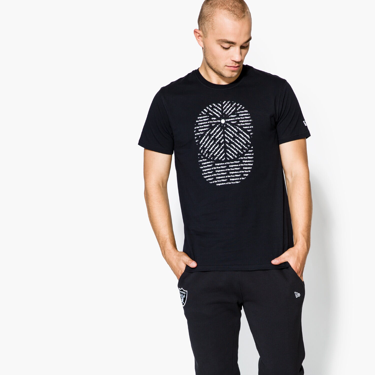 pánské tričko NEW ERA TRIČKO ORIGINATORS CAP TEE NE BLK 11459498 ČERNÁ