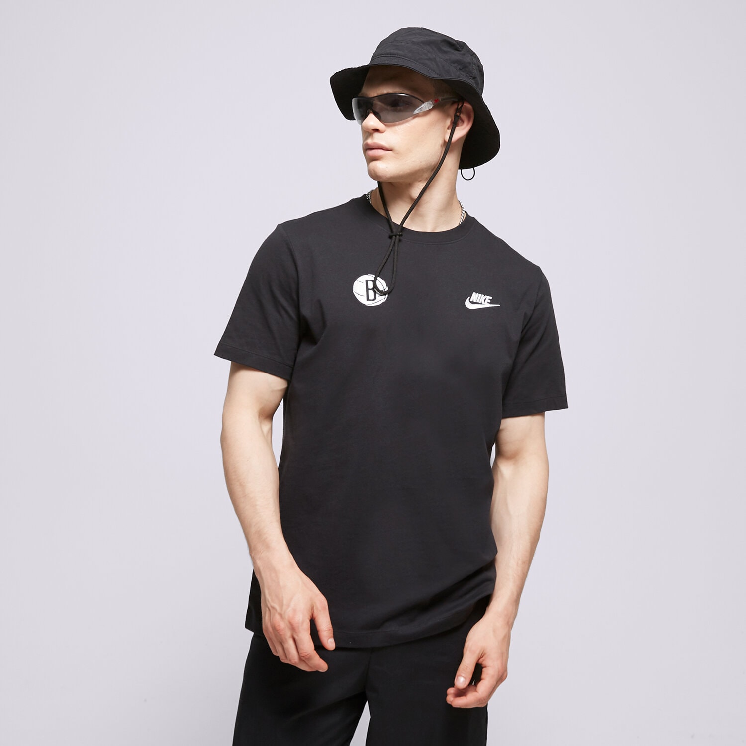 pánské tričko NIKE TRIČKO BKN M NK ES NBA SS CLUB TEE NBA FD1416-010 ČERNÁ