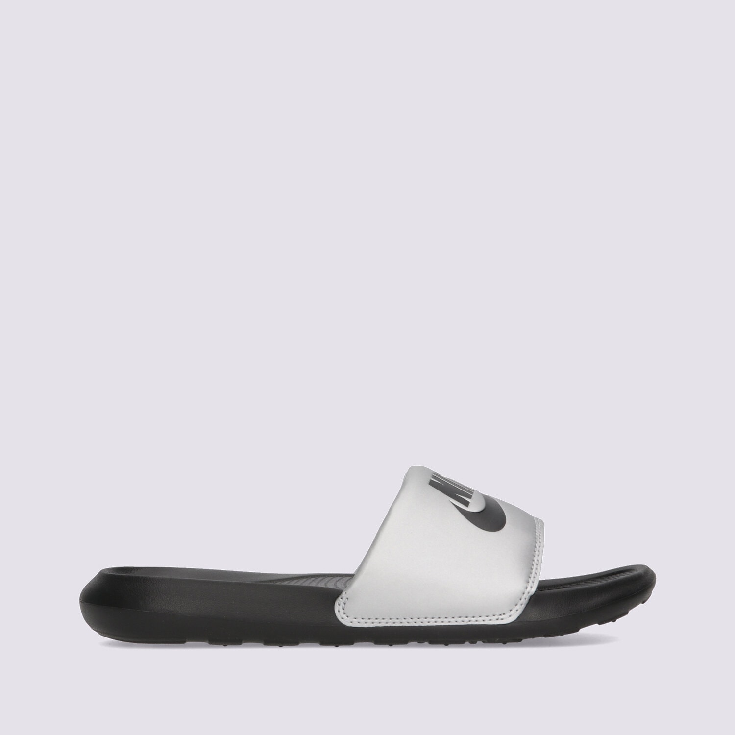 NIKE VICTORI ONE CN9677-006 STŘÍBRNÁ