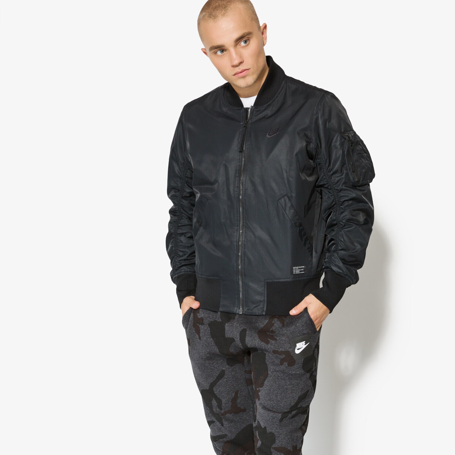 Přechodná bunda pánská (podzimní, jarní) NIKE BUNDA M NSW JKT WVN AF1 925436010 ČERNÁ