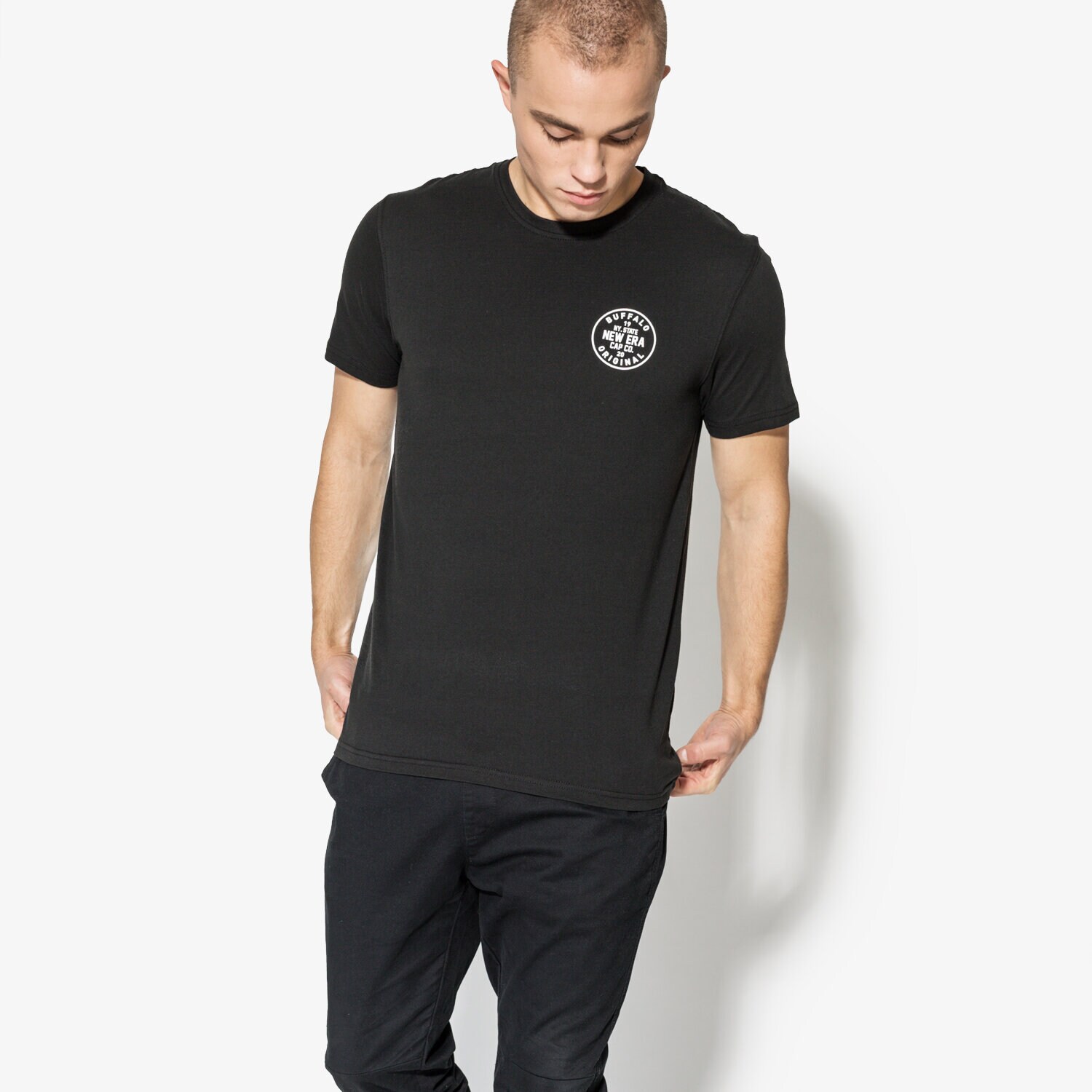 pánské tričko NEW ERA TRIČKO SS NE CHEST AND BACK TEE NE BLK 11585990 ČERNÁ