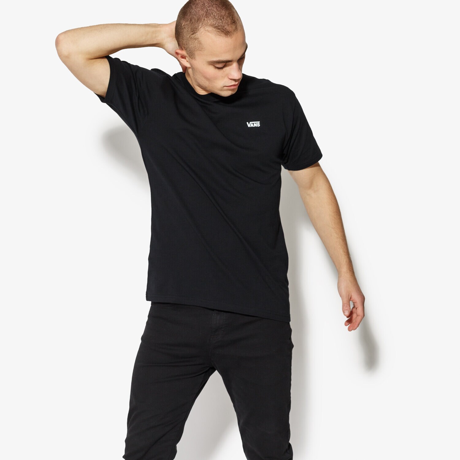 pánské tričko VANS TRIČKO SS LEFT CHEST LOGO TEE VA3CZEBLK VA3CZEBLK ČERNÁ