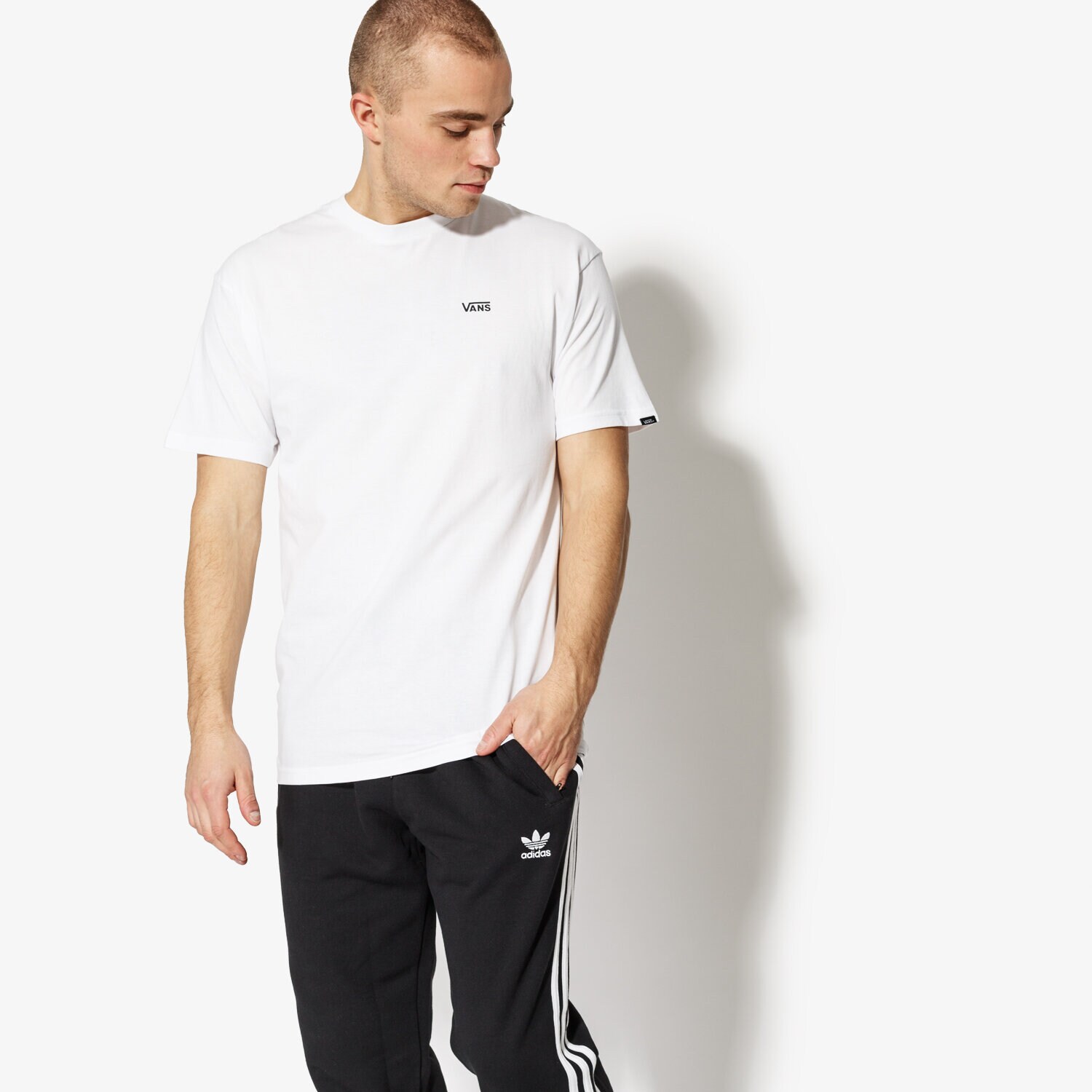 pánské tričko VANS TRIČKO SS LEFT CHEST LOGO TEE VA3CZEWHT VA3CZEWHT BÍLÁ