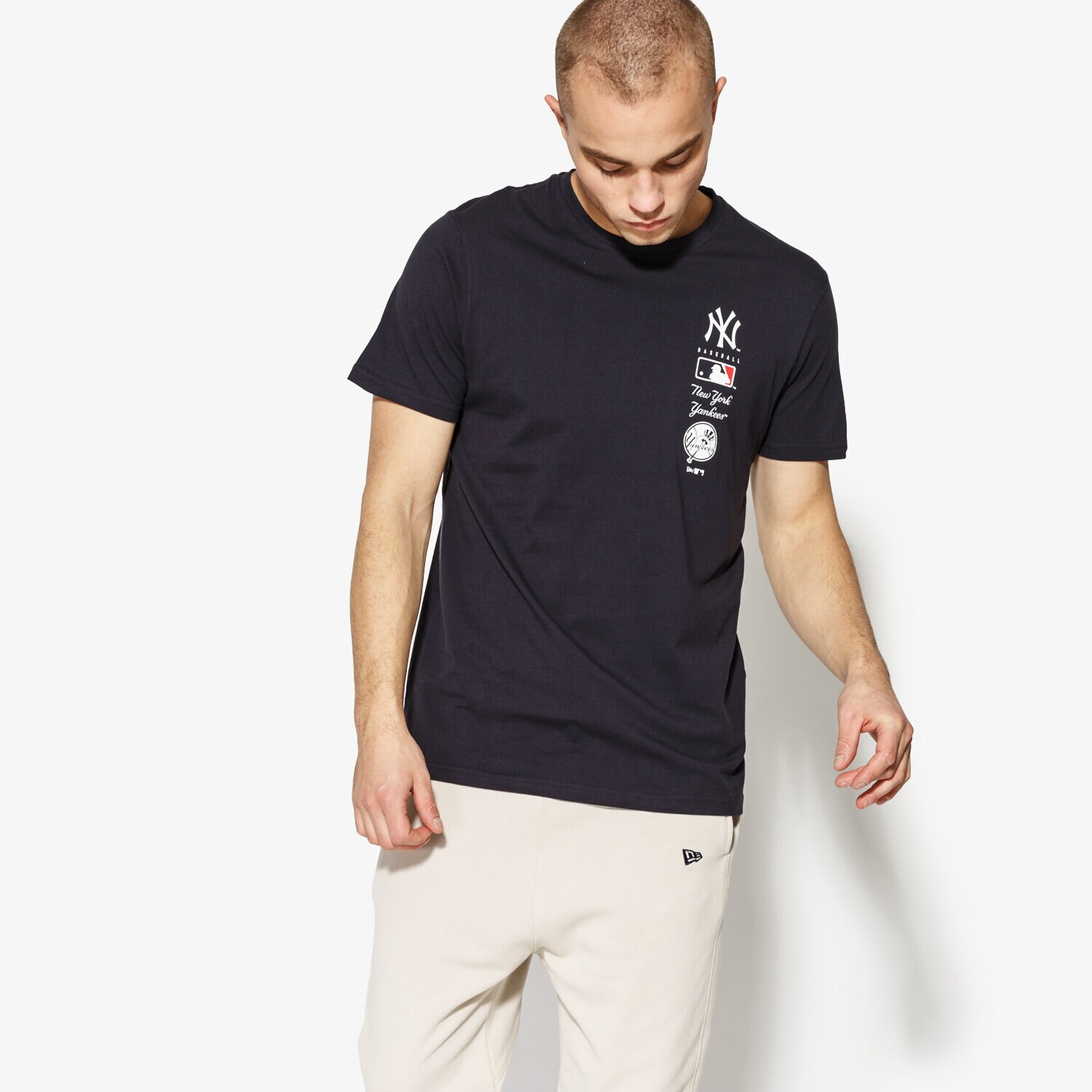 pánské tričko NEW ERA TRIČKO SS MLB LOGO TOWER TEE NEW YORK YANKEES NAVY 11517769 TMAVOMODRÁ