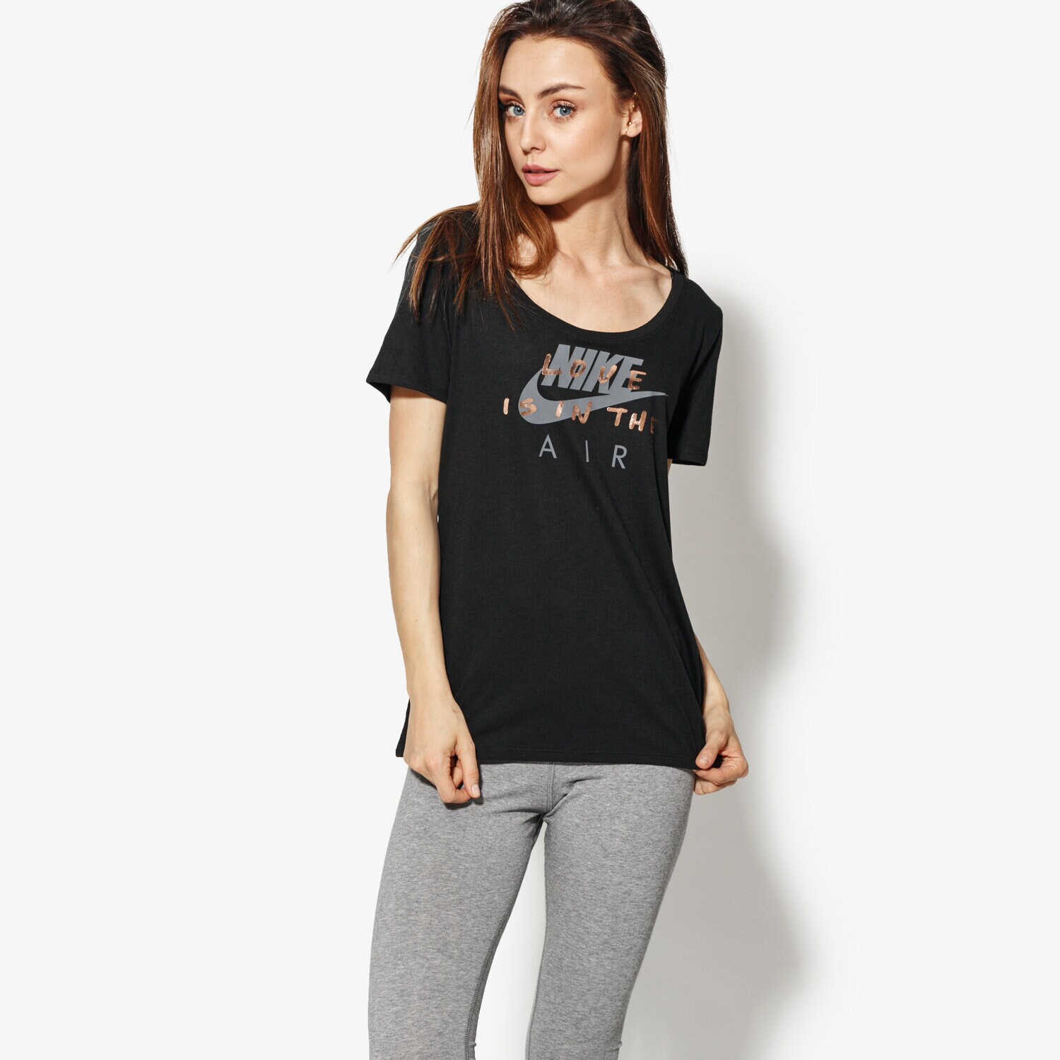 dámské tričko NIKE TRIČKO SS W NSW TEE LOVE AIR SCOOP AJ1315-010 ČERNÁ