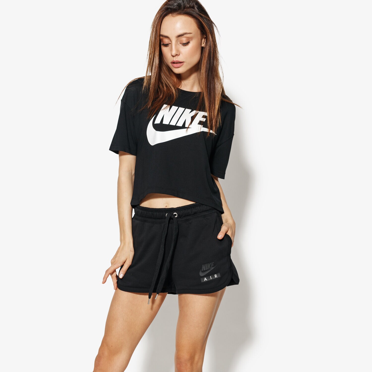 dámské tričko NIKE TRIČKO SS W NSW ESSNTL TOP CROP SS AA3144-010 ČERNÁ
