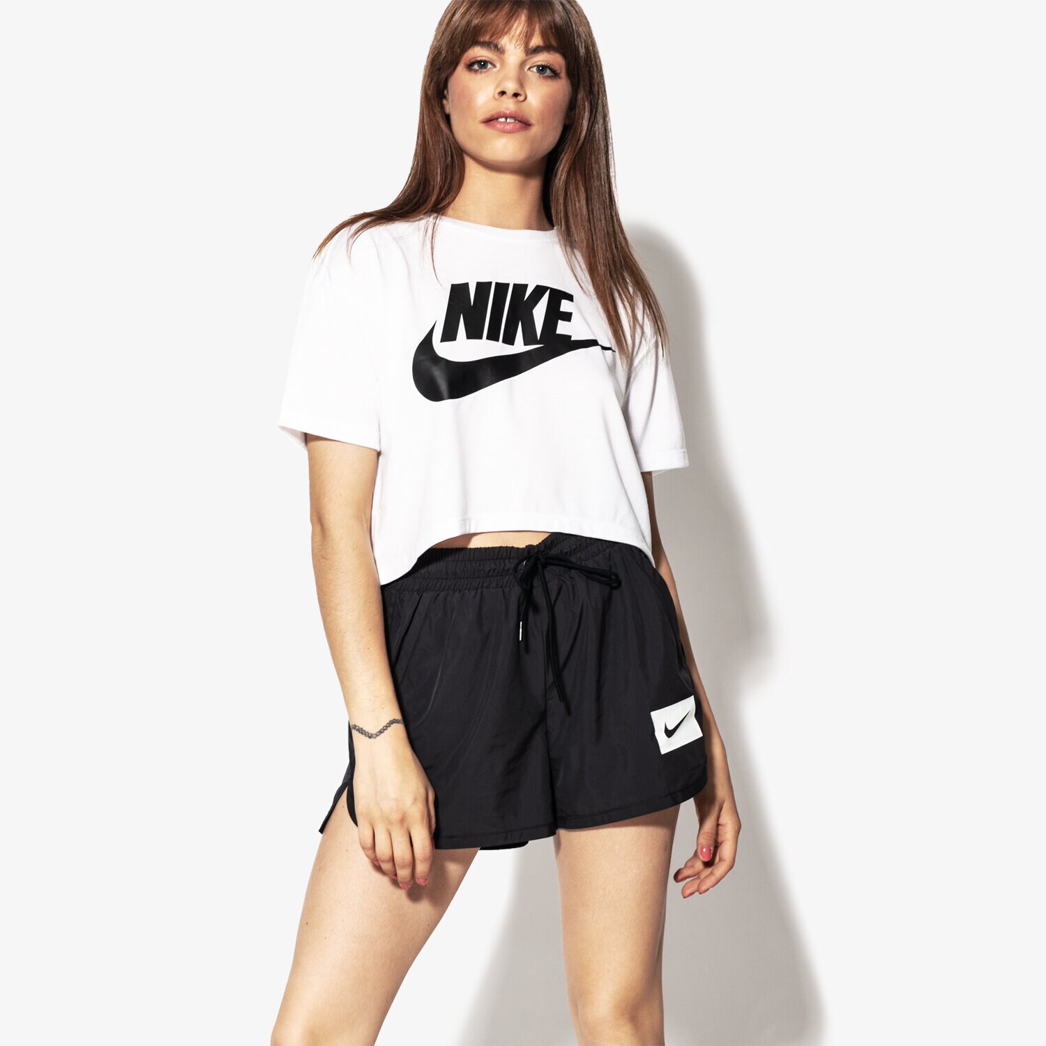 dámské tričko NIKE TRIČKO SS W NSW ESSNTL TOP CROP SS AA3144-100 BÍLÁ