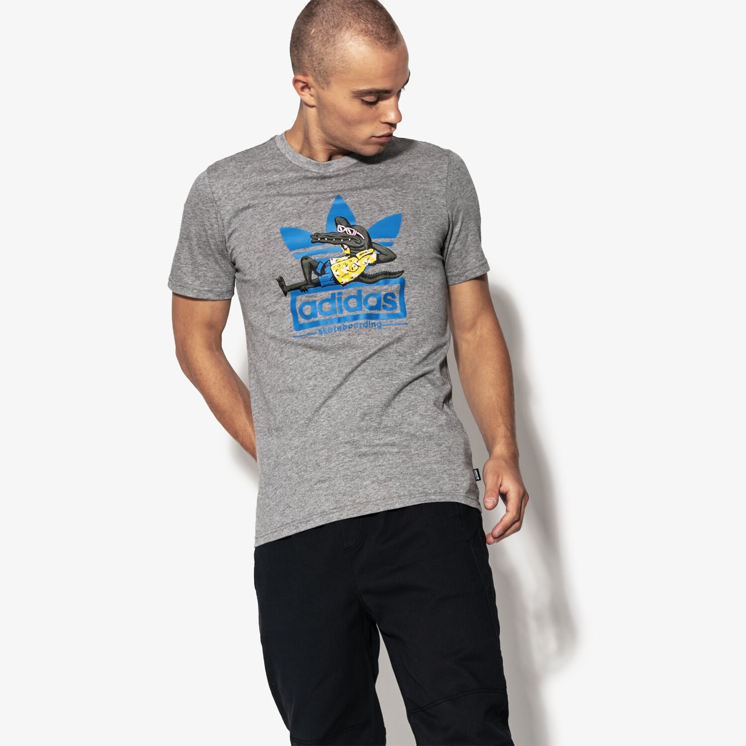 pánské tričko ADIDAS TRIČKO SS ACTION SPORTS LIFESTYLE LAID OUT TEE CF3117 ŠEDÁ