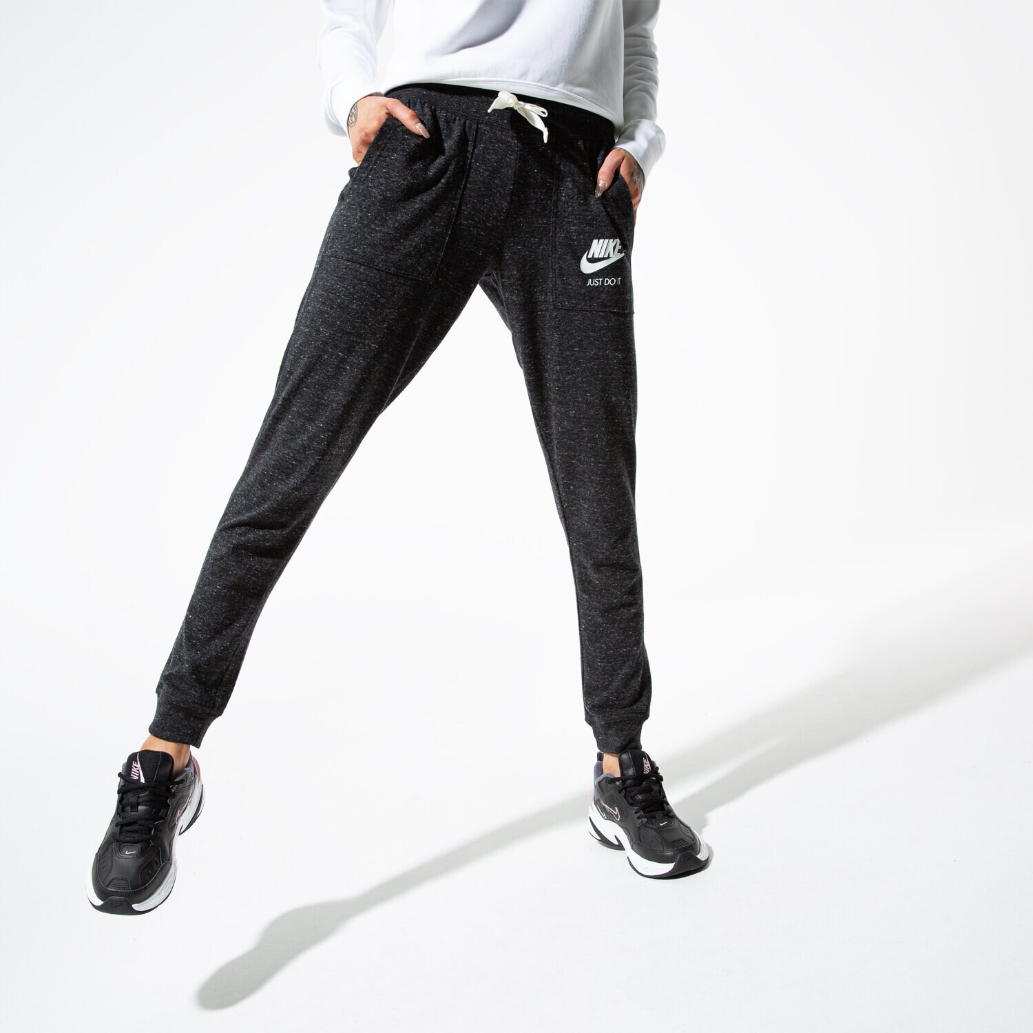 dámské kalhoty NIKE LEGGINGS W NSW GYM VNTG 883731-010 ČERNÁ
