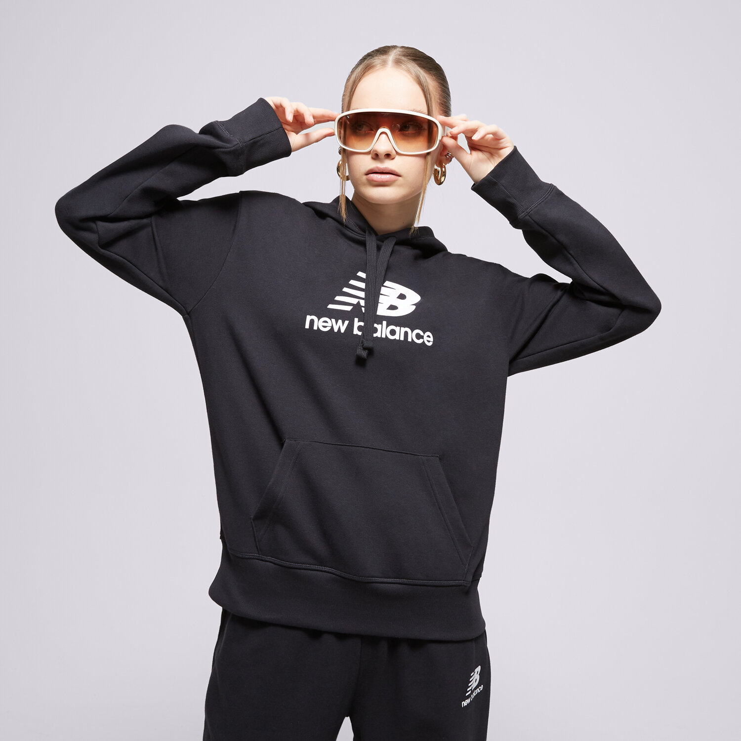 dámská mikina NEW BALANCE MIKINA S KAPUCÍ NB ESSENTIALS WT31533BK ČERNÁ