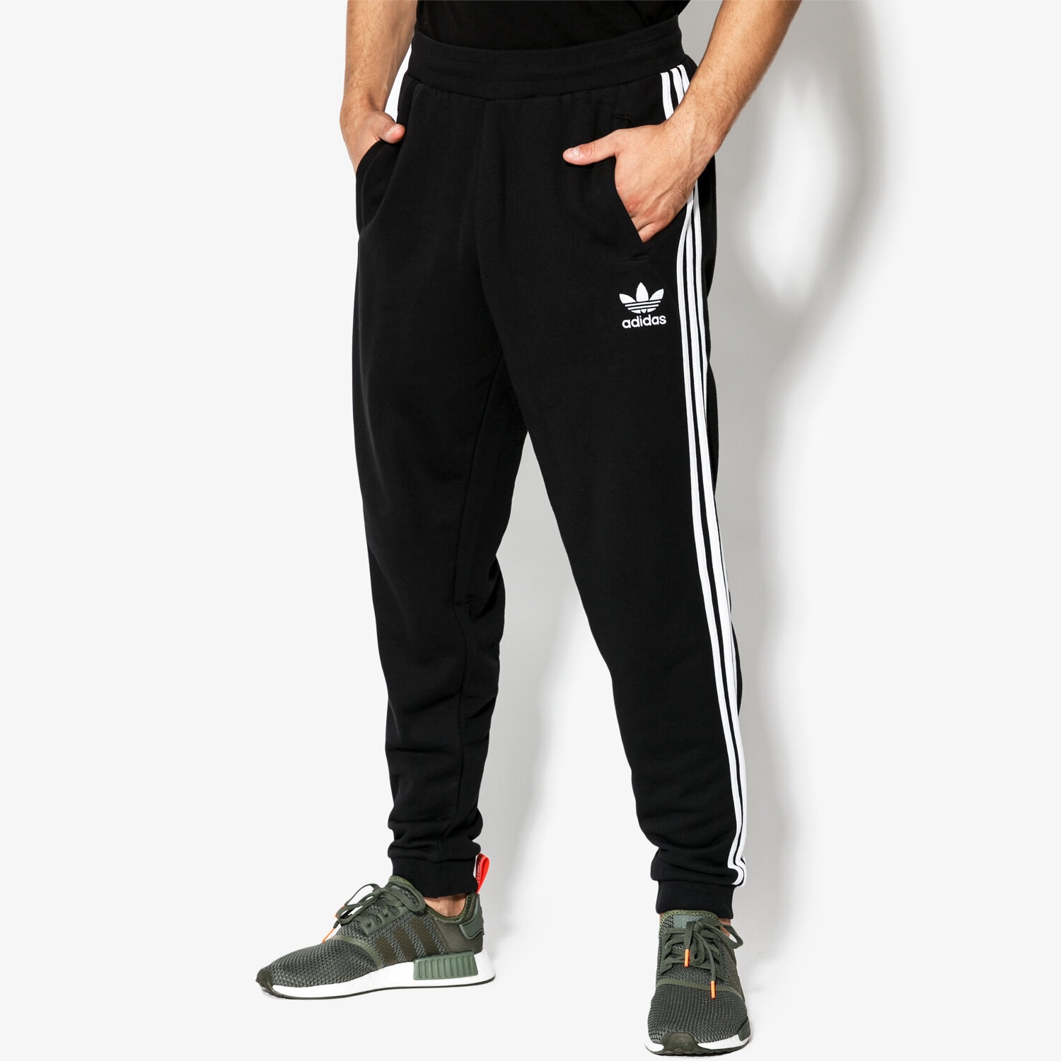 pánské kalhoty ADIDAS KALHOTY  3-STRIPES PANTS ADICOLOR DH5801 ČERNÁ