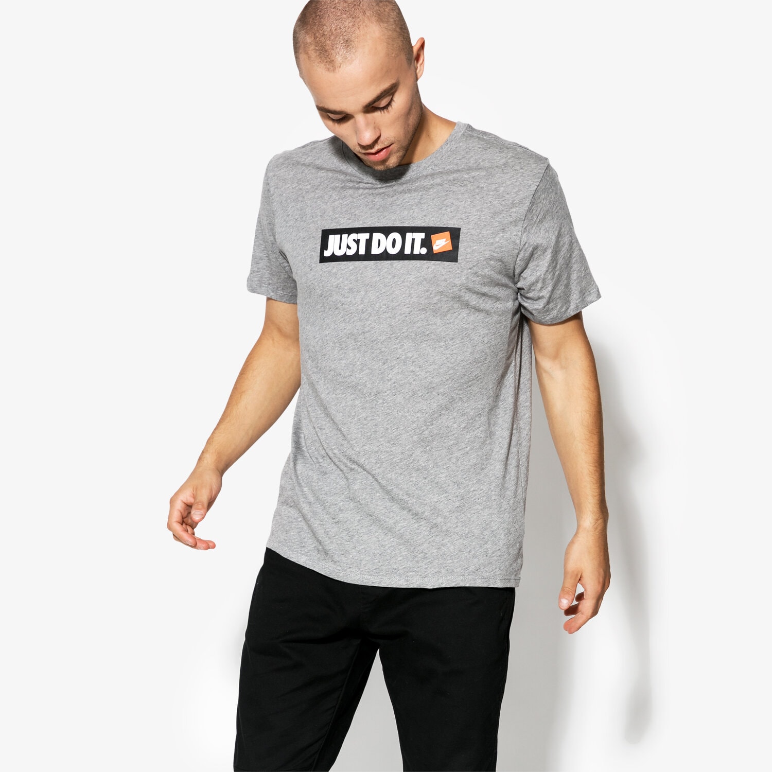 pánské tričko NIKE TRIČKO SS M NSW TEE HBR 1 AA6412-063 ŠEDÁ