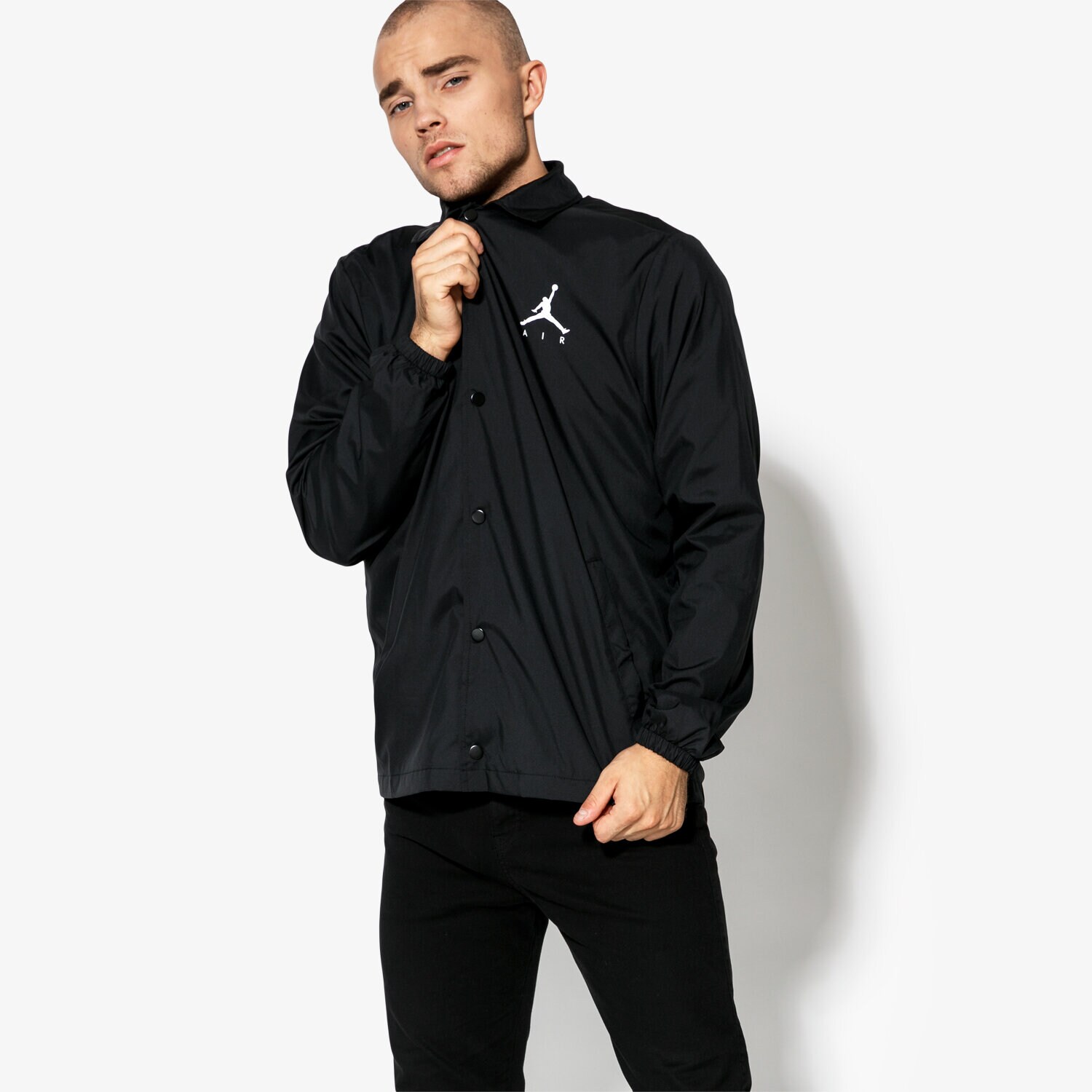 pánská zimní bunda JORDAN BUNDA JUMPMAN COACHES JKT 939966-010 ČERNÁ