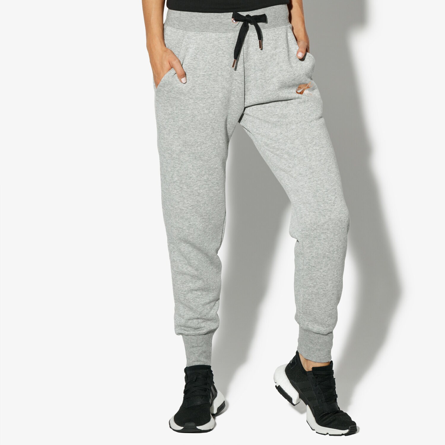 dámské kalhoty NIKE KALHOTY  W NSW RALLY PANT REG AIR 931870-063 ŠEDÁ