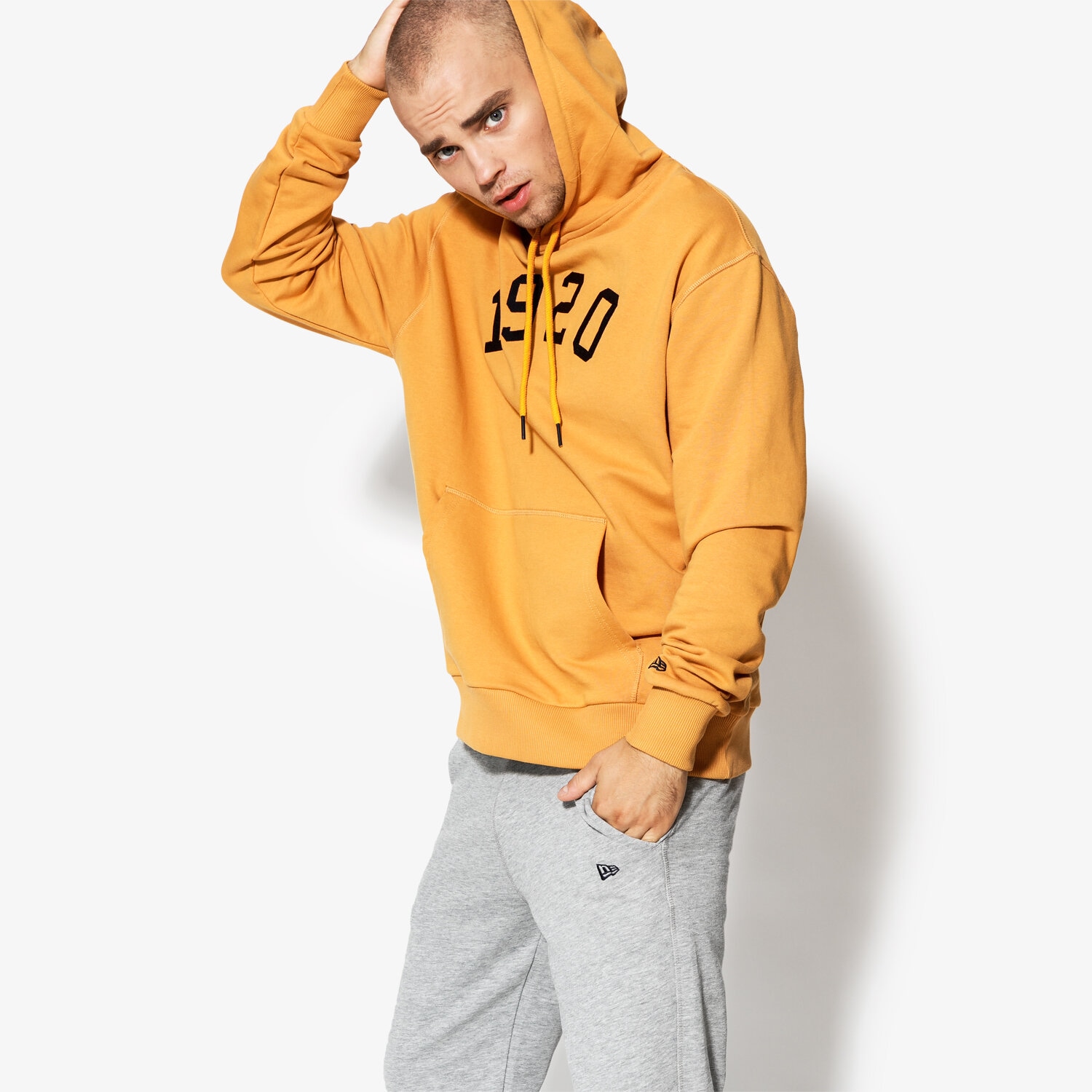pánská mikina NEW ERA MIKINA NE BRANDED PO HOODY NE BSQ NONE 11604086 ŽLUTÁ