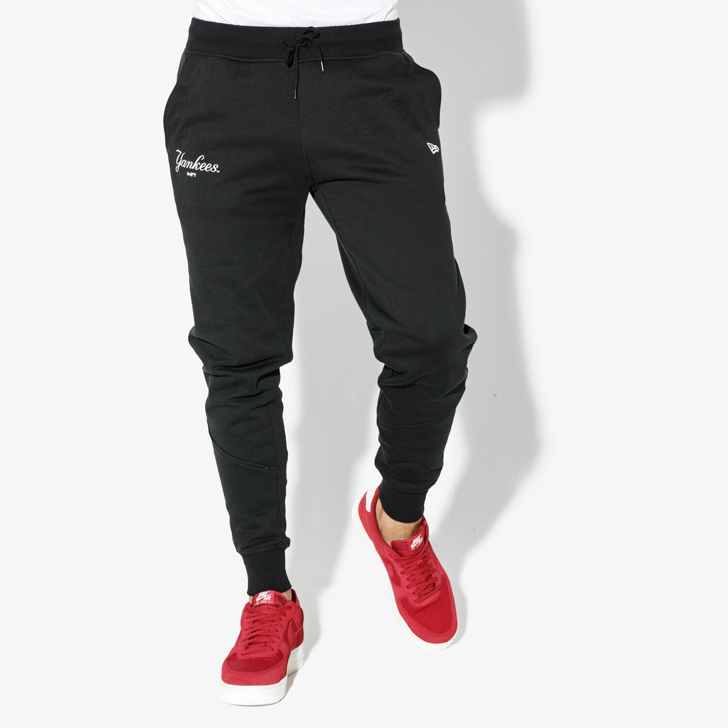pánské kalhoty NEW ERA KALHOTY  TEAM APPAREL TRACK PANT NEYYAN BL NEW YORK 11605883 ČERNÁ