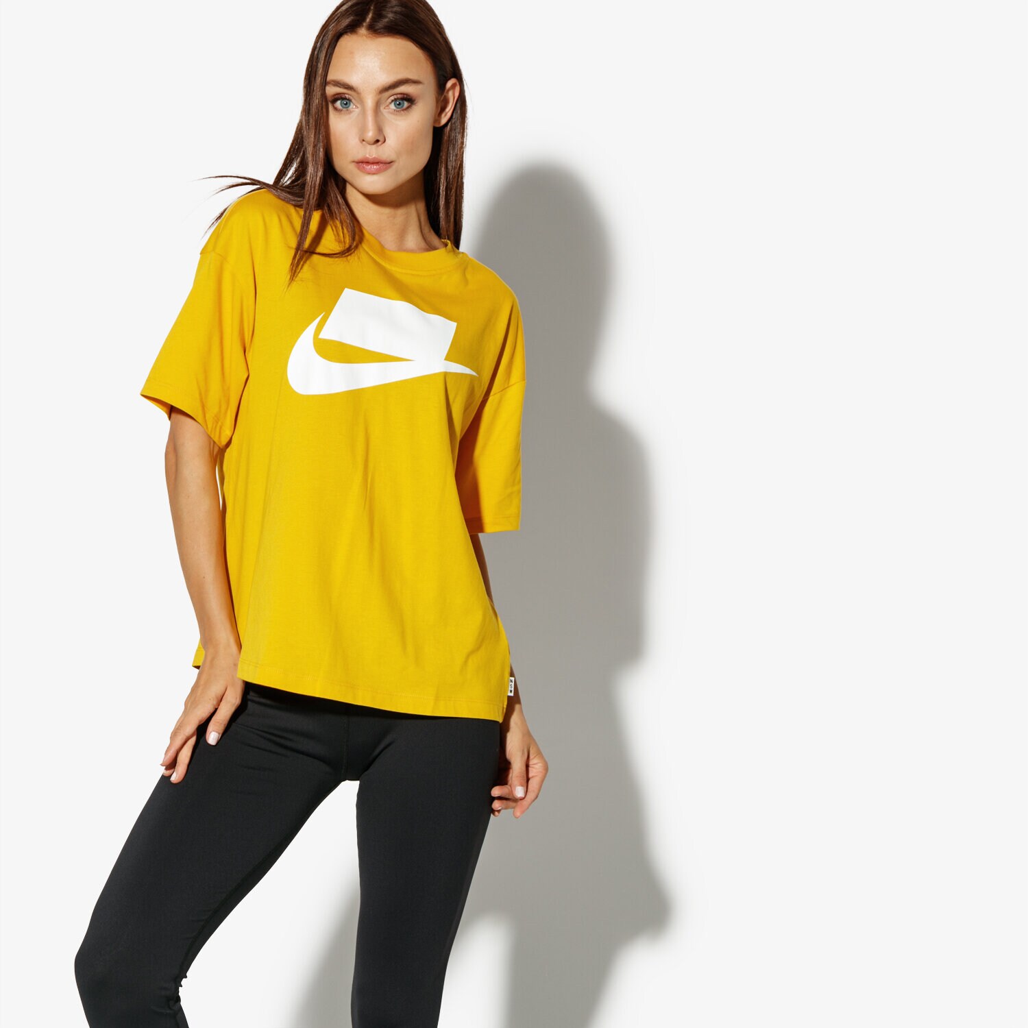dámské tričko NIKE TRIČKO SS W NSW TOP SS NSW AH4007-752 ŽLUTÁ