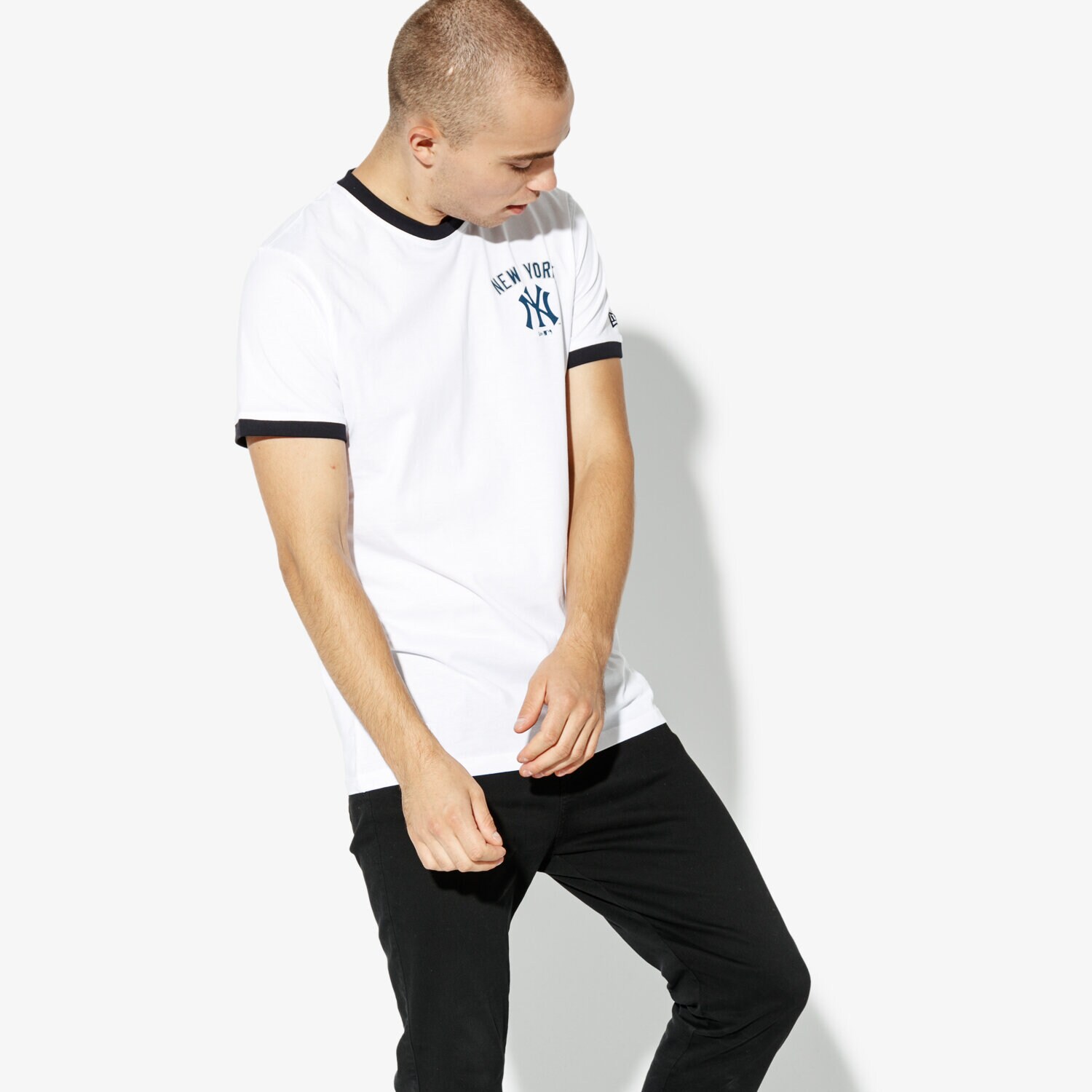 pánské tričko NEW ERA TRIČKO SS POST LOGO TEE NEYYAN WHI NEW YORK YANKEES 11604051 BÍLÁ