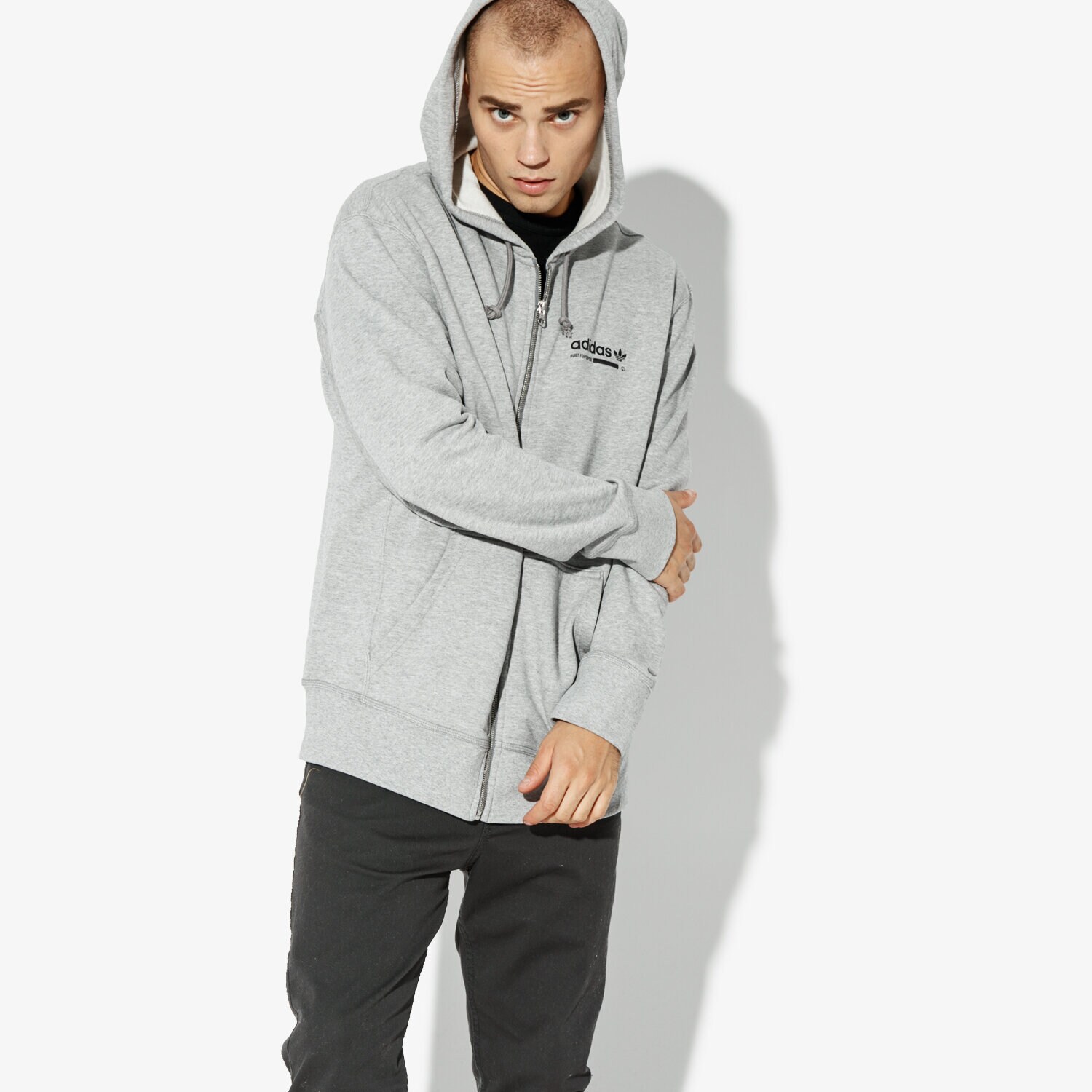 pánská mikina ADIDAS MIKINA KAVAL FZ HOODY ORIGINALS CORE DH4990 ŠEDÁ