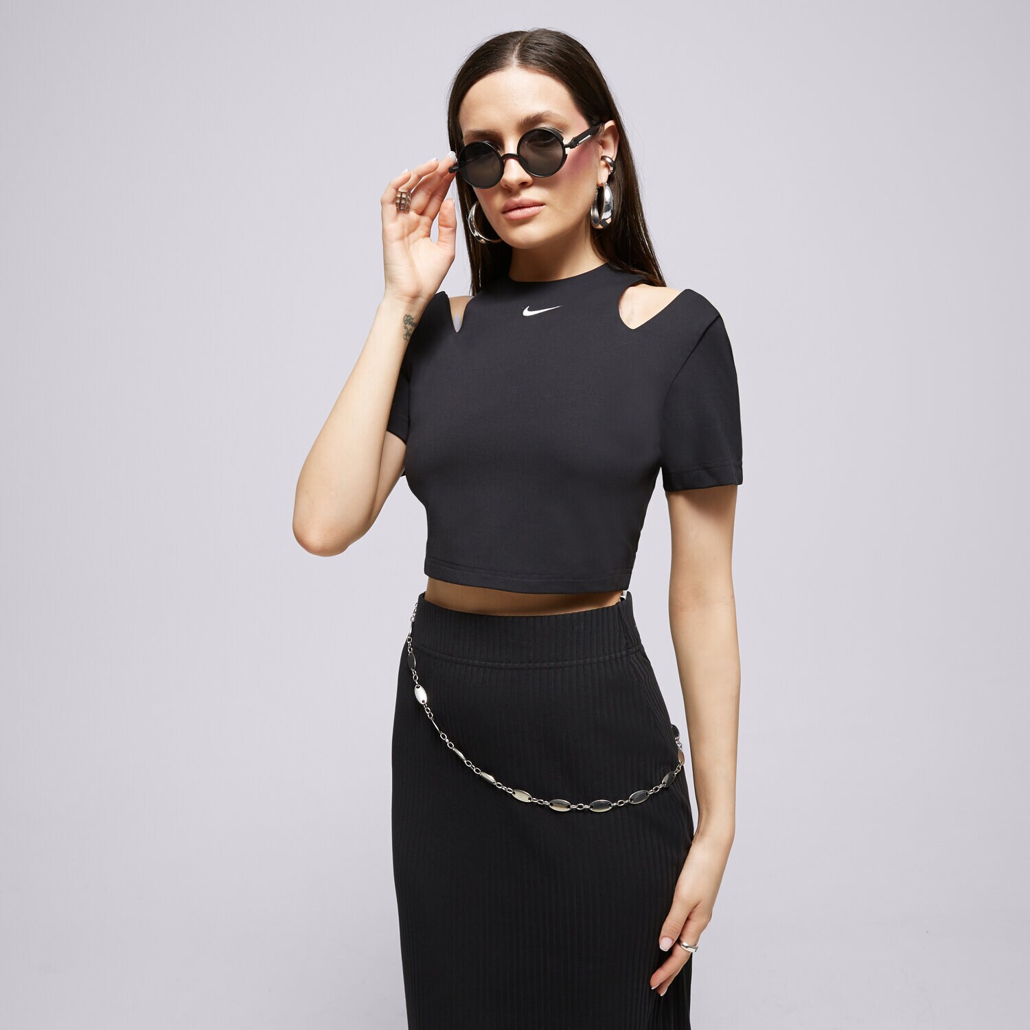 dámské tričko NIKE TRIČKO W NSW ESSNTL SS TOP CUT OUT DV7962-010 ČERNÁ