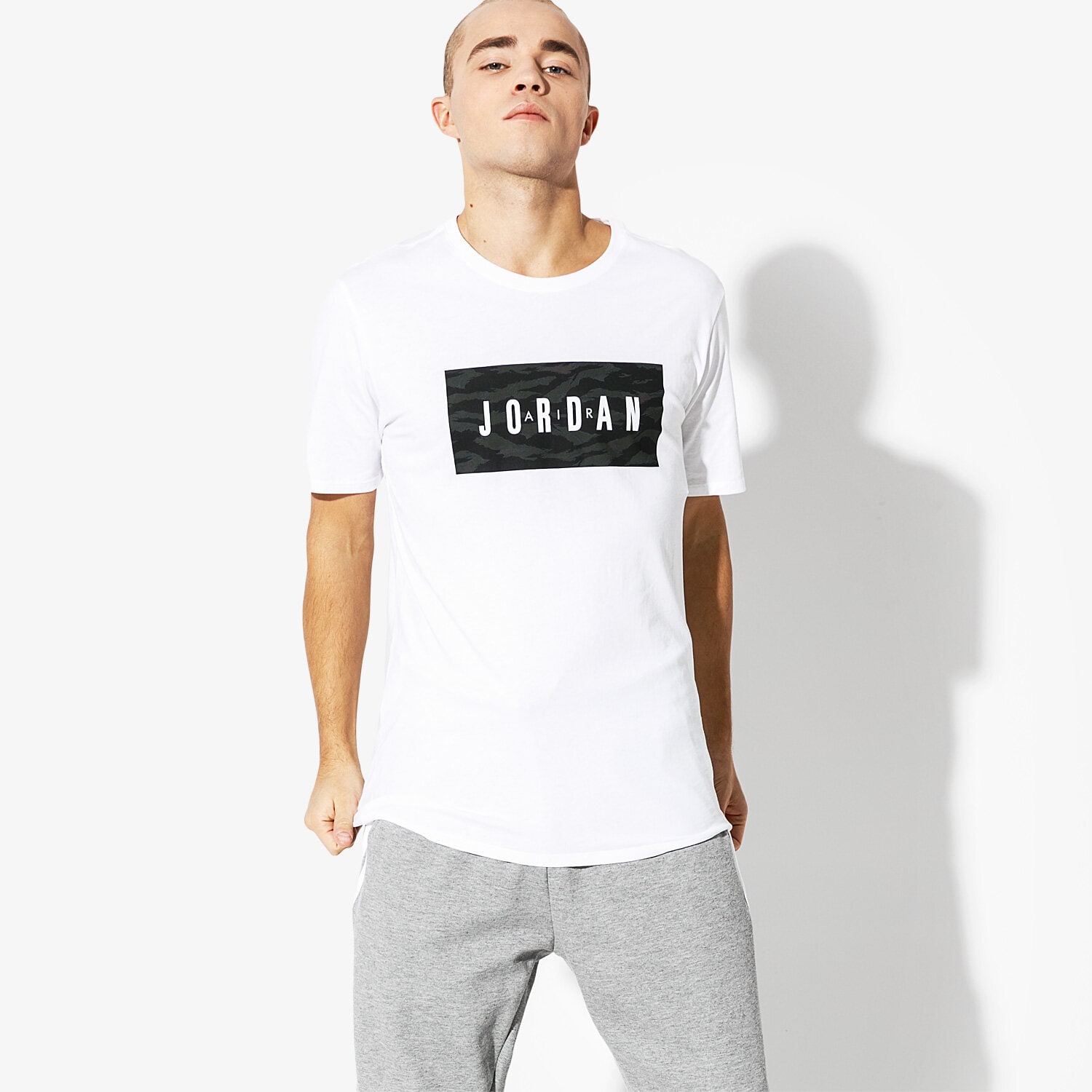 pánské tričko JORDAN TRIČKO SS JORDAN M JSW TEE TECH WNT GFX1 AH6328-100 BÍLÁ