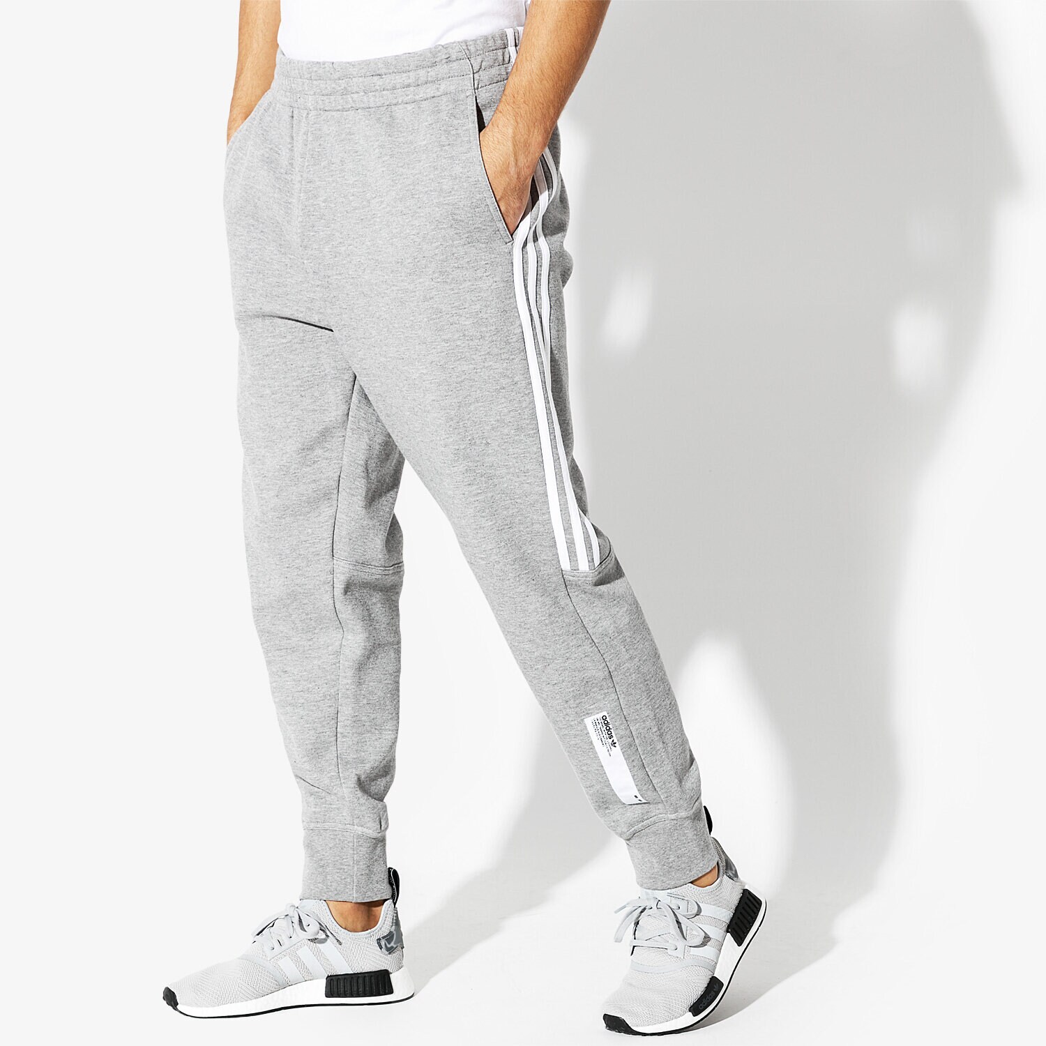 pánské kalhoty ADIDAS KALHOTY  NMD SWEAT DN4287 ŠEDÁ