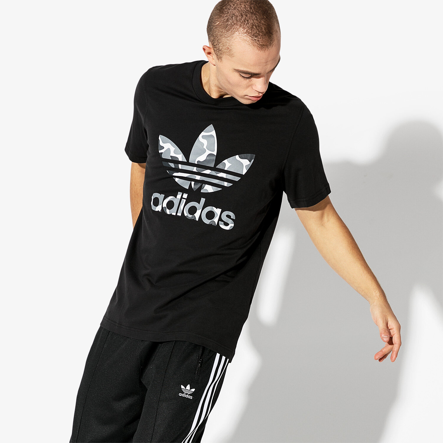 pánské tričko ADIDAS TRIČKO SS CAMO TREF DH4779 ČERNÁ