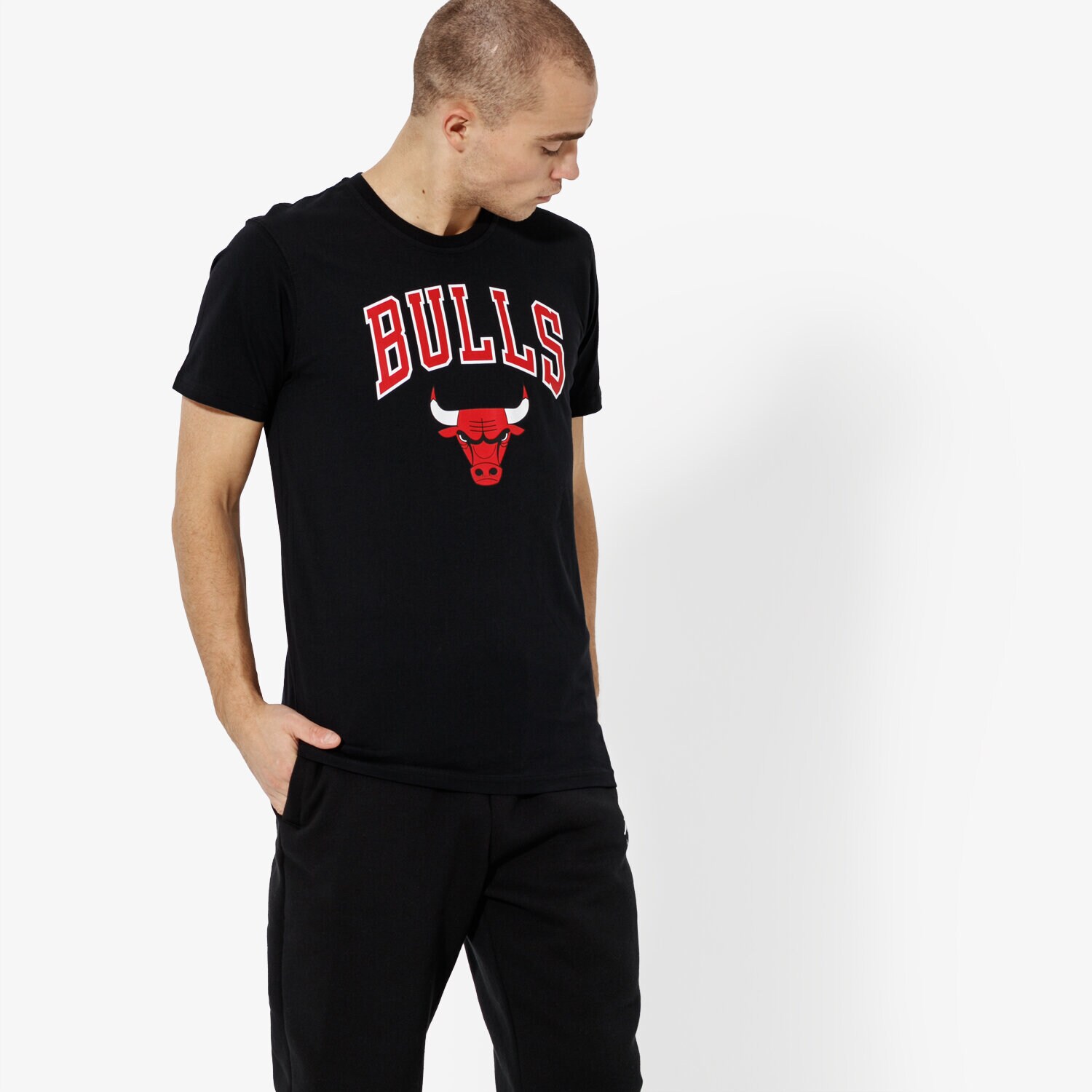 pánské tričko NEW ERA TRIČKO SS NBA LOGO CHICAGO BULLS BLACK 11530755 ČERNÁ