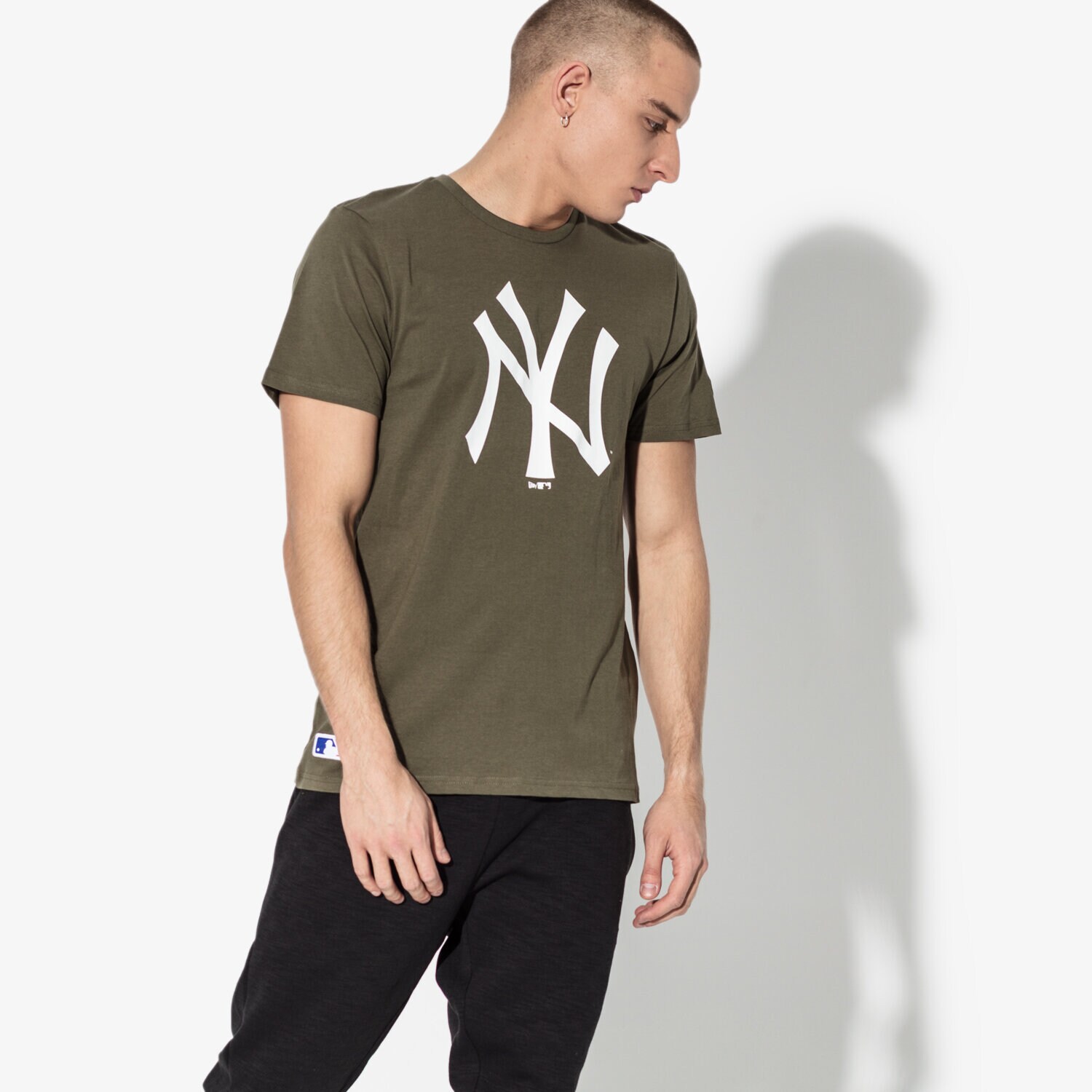pánské tričko NEW ERA TRIČKO SS MLB NYY KHAKI NEW YORK YANKEES NOV 11863694 KHAKI