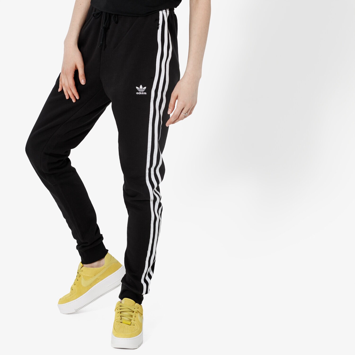 dámské kalhoty ADIDAS KALHOTY  REGULAR TP CUF ADICOLOR DV2572 ČERNÁ
