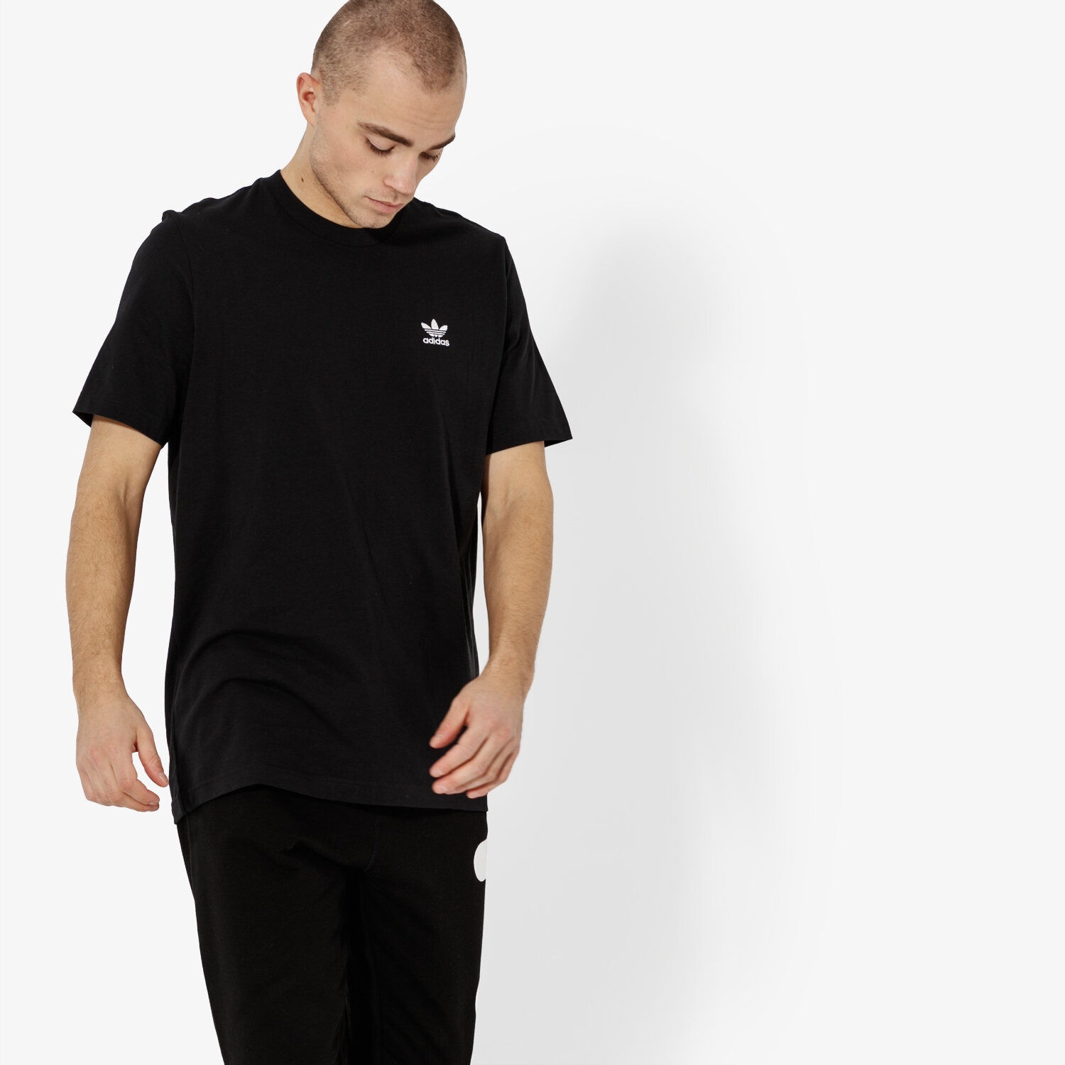 pánské tričko ADIDAS TRIČKO SS ESSENTIAL T ADICOLOR DV1577 ČERNÁ
