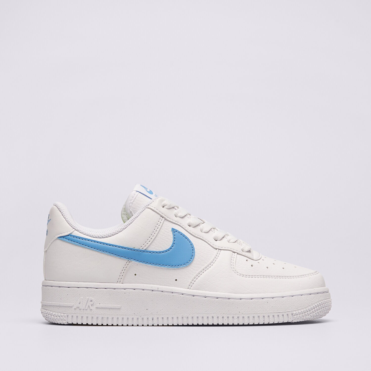 dámské tenisky NIKE AIR FORCE 1 '07 SE  DV3808-103 BÍLÁ