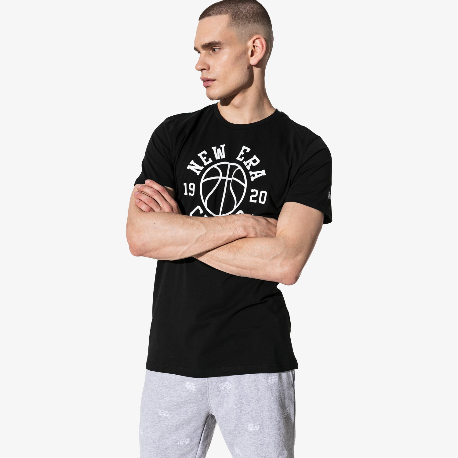 pánské tričko NEW ERA TRIČKO SS NE BASKETBALL 12052221 ČERNÁ