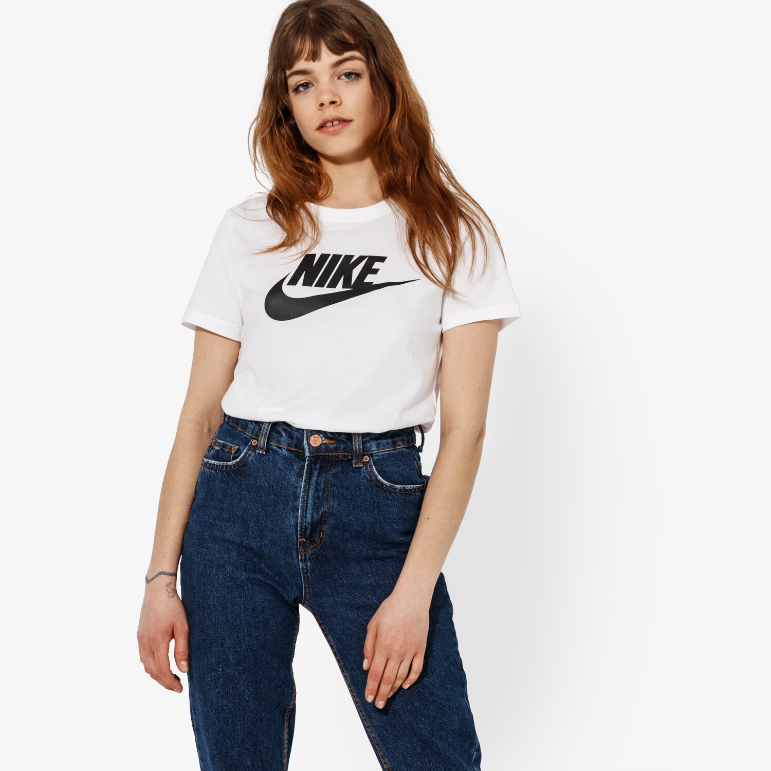 dámské tričko NIKE TRIČKO SPORTSWEAR ESSENTIAL SPORTSWEAR BV6169-100 BÍLÁ