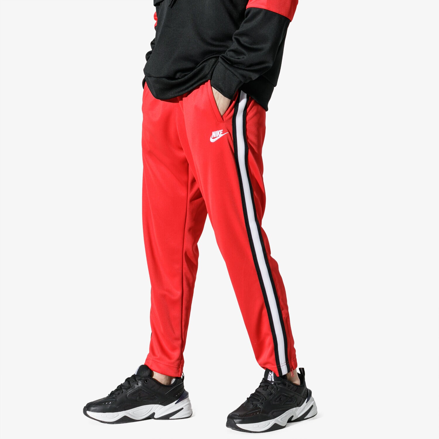 pánské kalhoty NIKE KALHOTY  M NSW HE PANT OH TRIBUTE AR2246-657 ČERVENÁ