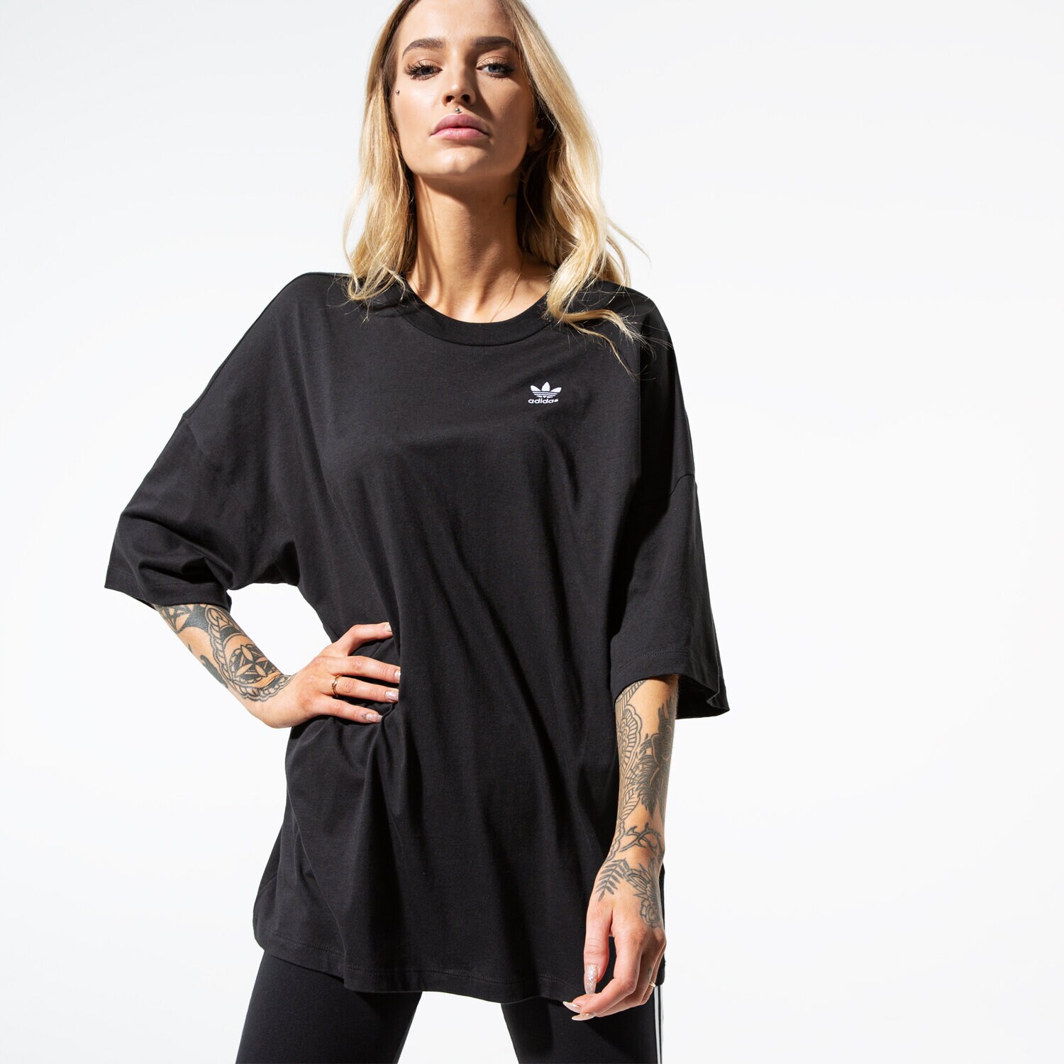 dámské tričko ADIDAS TRIČKO SS RELAXED TEE BLK DW3892 ČERNÁ