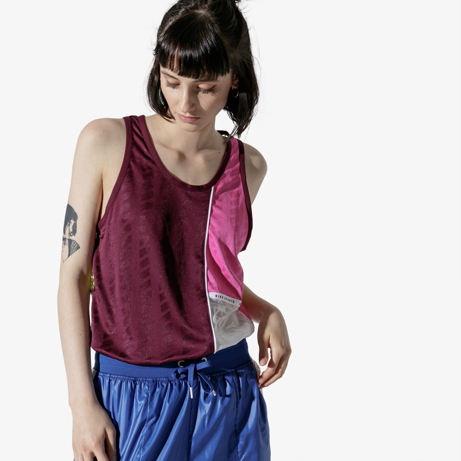 dámský top NIKE TOP W NSW NSP MESH AR9858-609 VÍCEBAREVNÁ