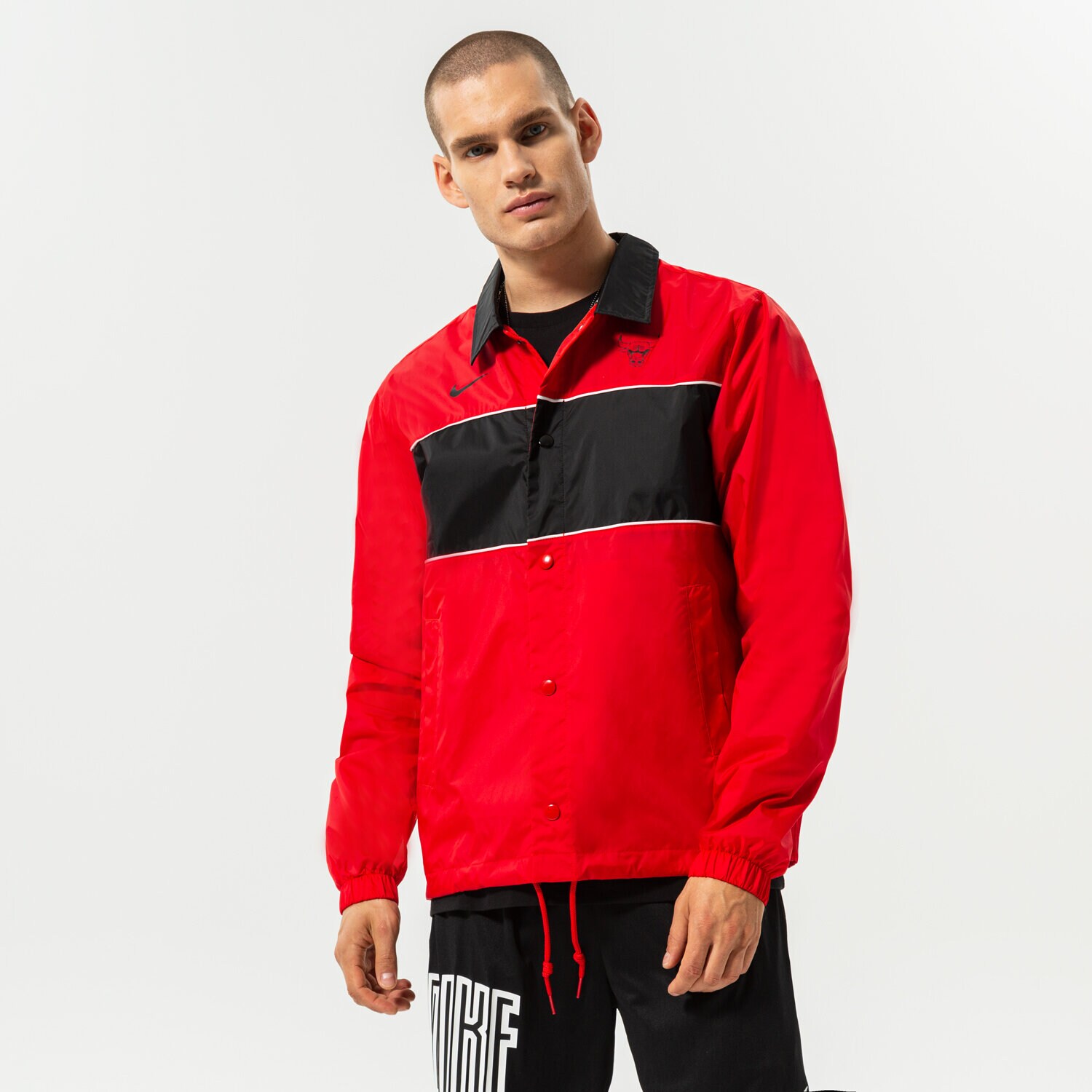 Přechodná bunda pánská (podzimní, jarní) NIKE BUNDA CHI M NK JKT LTWT CTS NBA DN8793-657 BORDOVÁ