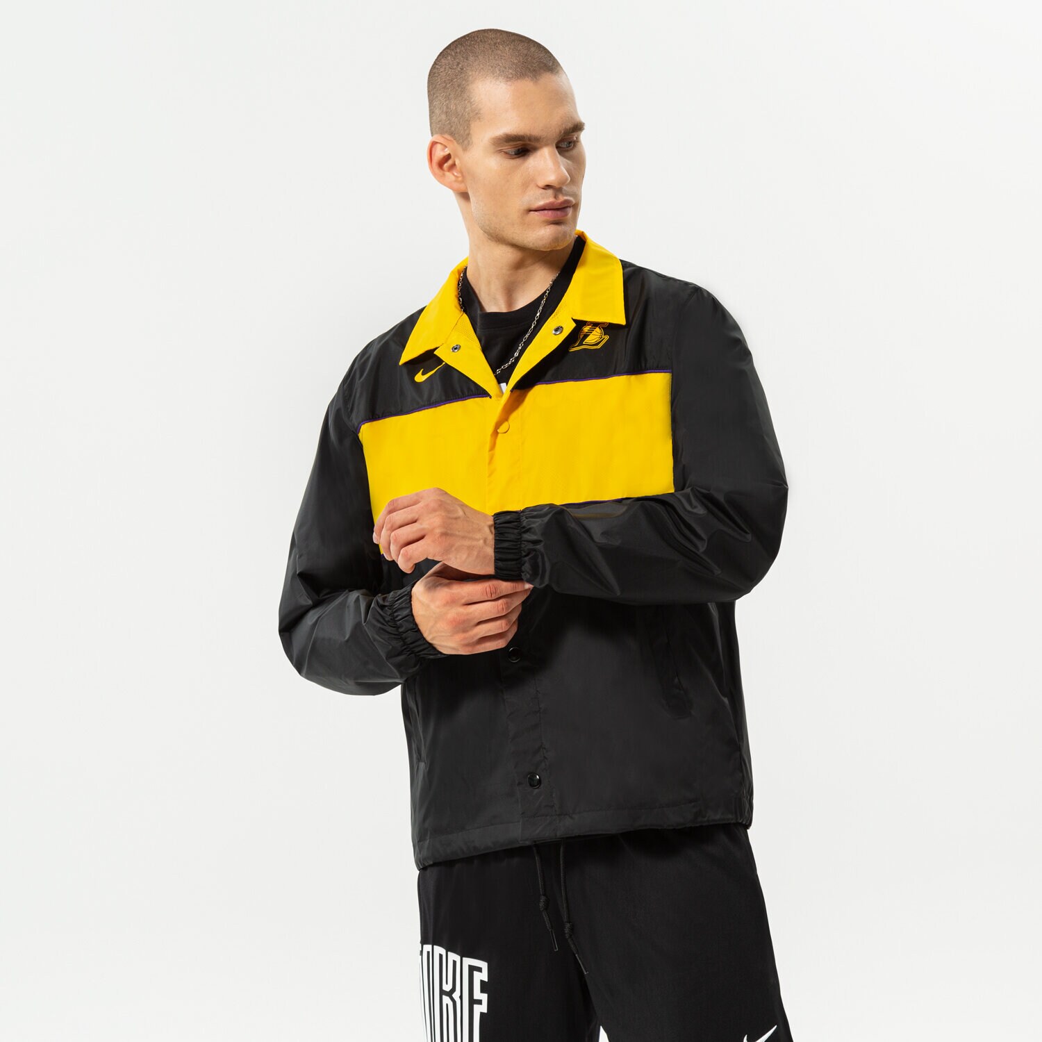 Přechodná bunda pánská (podzimní, jarní) NIKE BUNDA LAL M NK JKT LTWT CTS NBA DN4702-010 ČERNÁ