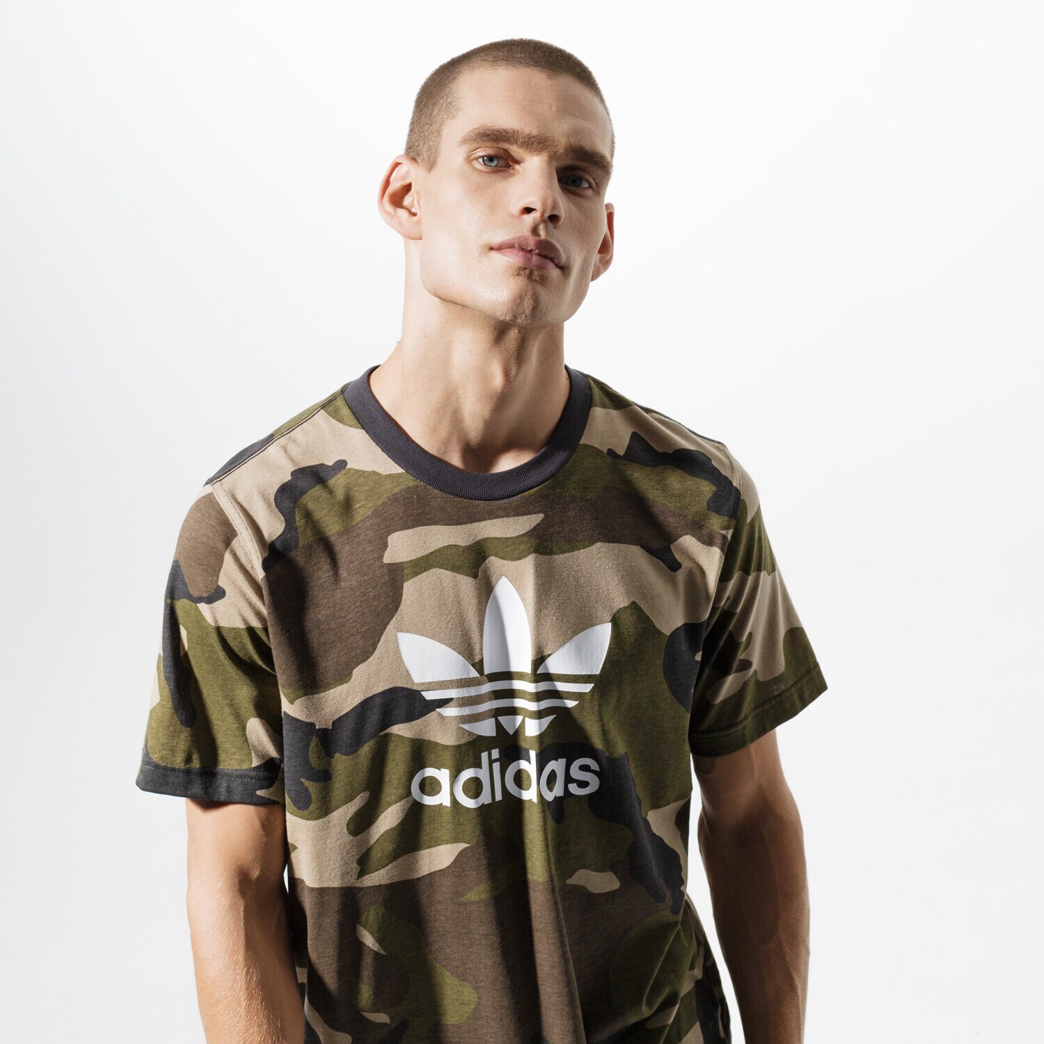 pánské tričko ADIDAS TRIČKO SS CAMO TEE DV2067 HNĚDÁ